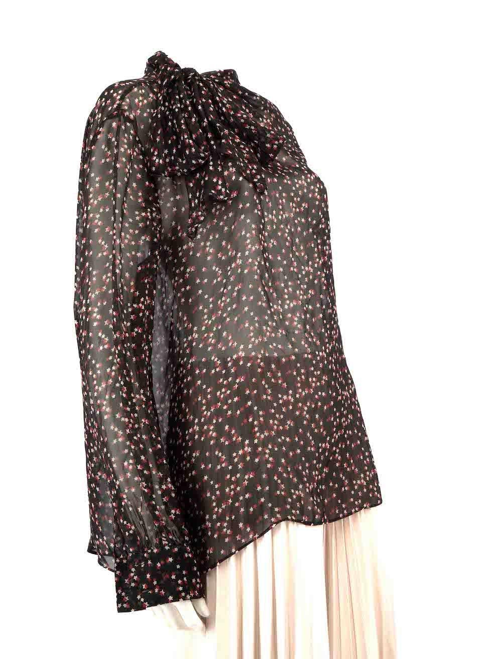 CONDIZIONE: molto buona. La camicetta non presenta quasi nessuna usura visibile. Si prega di notare che l'etichetta della taglia e della composizione non è presente su questo articolo usato della S' Max Mara.
  
  
  
  Dettagli
  
  
  Multicolore