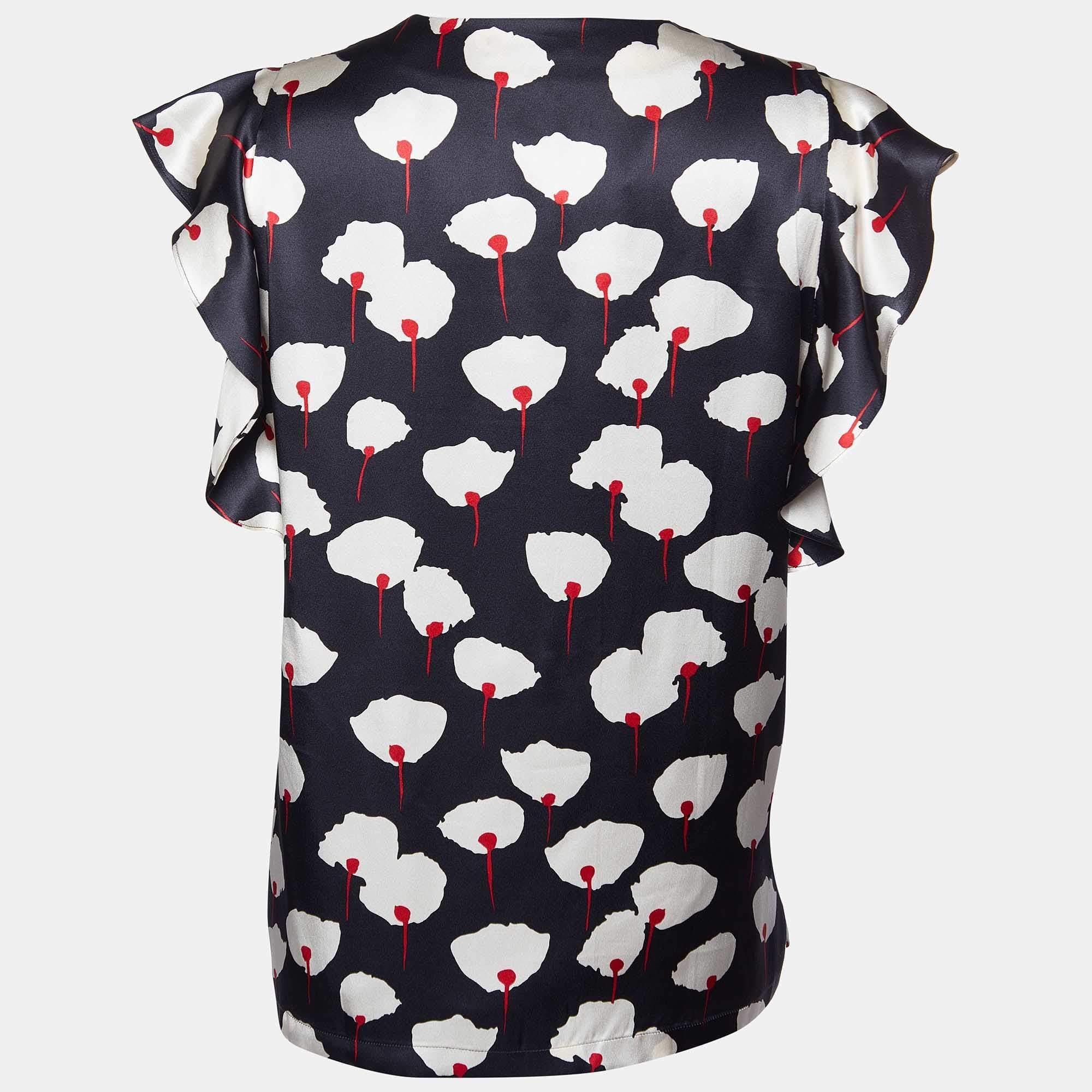 Complement your elegance with a lovely blouse like this one. With its pretty design and prime quality fabric this blouse is the best pick to look sophisticated and poised.