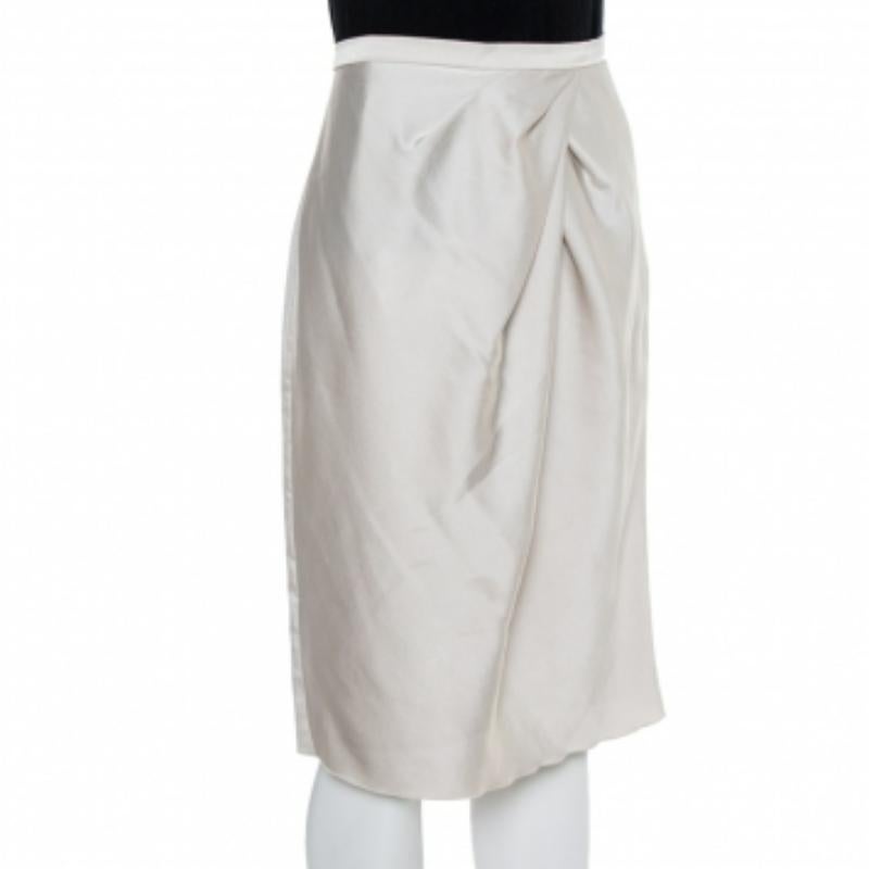 Make room in your closet for this creation from the house of Max Mara Studio. Designed to offer a fashionable look, this cream skirt is made in Italy. It features a simple plain back but the front is detailed with neat pleats.