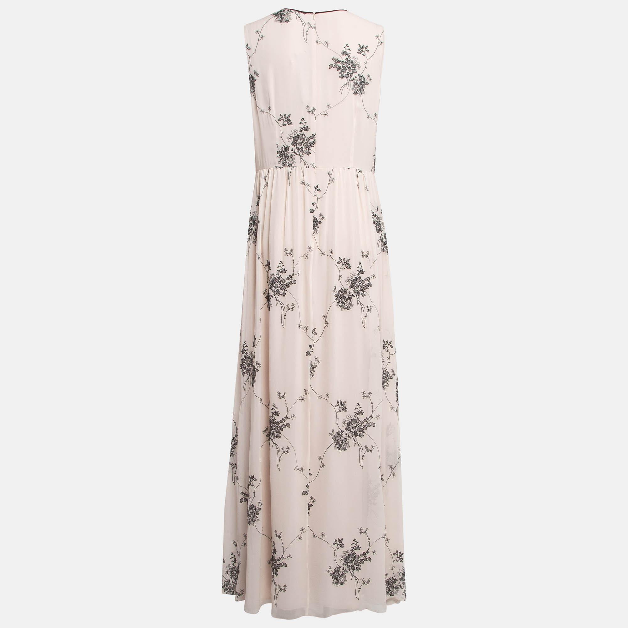 Delicately crafted by Max Mara Studio, the Theodor dress exudes refined charm. Its soft silk fabric drapes gracefully, adorned with intricate floral embroidery, while ruffle details add a playful touch. This dress epitomizes timeless femininity with
