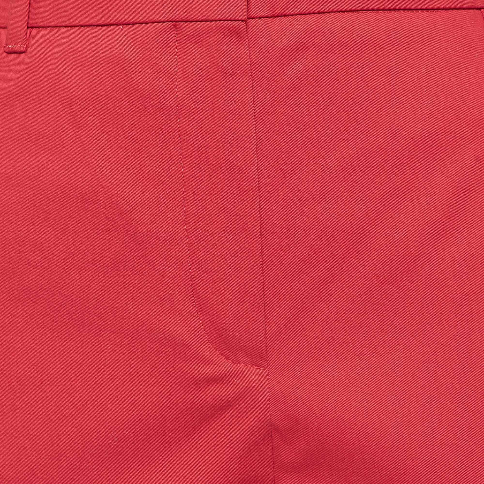 Max Mara Studio Rote Gabardine-Hose, Regular Fit, L im Zustand „Hervorragend“ im Angebot in Dubai, Al Qouz 2