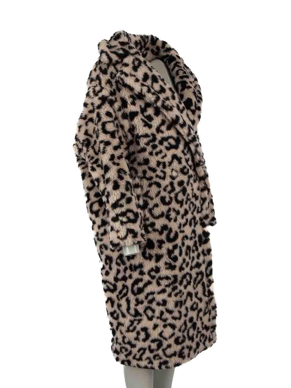 CONDITION is Very good. Hardly any visible wear to coat is evident on this used Max Mara designer resale item. This item comes with original garment bag and hanger.
  
Details 
Taupe 
Wool 
Coat 
Leopard print
Oversized fit
Button up