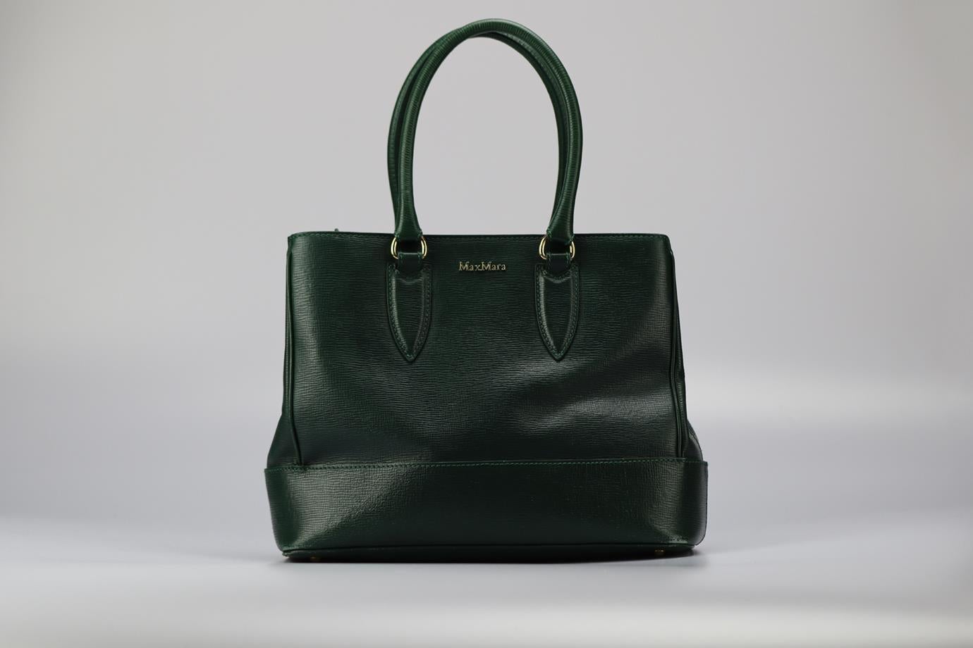 Max Mara Textured Leather Tote Bag. Green. Open Top. Does not come with - dustbag or box. Condition: Used. Good condition - Scuff marks and marks to exterior material and corners. Some wear to edges. Some marks to interior material; see pictures.
