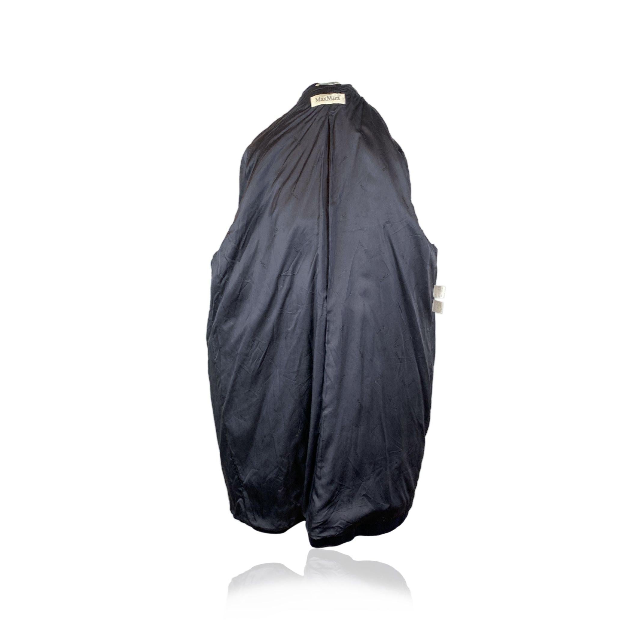 Max Mara Vintage Navy Blue Wool Double Breasted Coat Size 44 IT In Good Condition For Sale In Rome, Rome