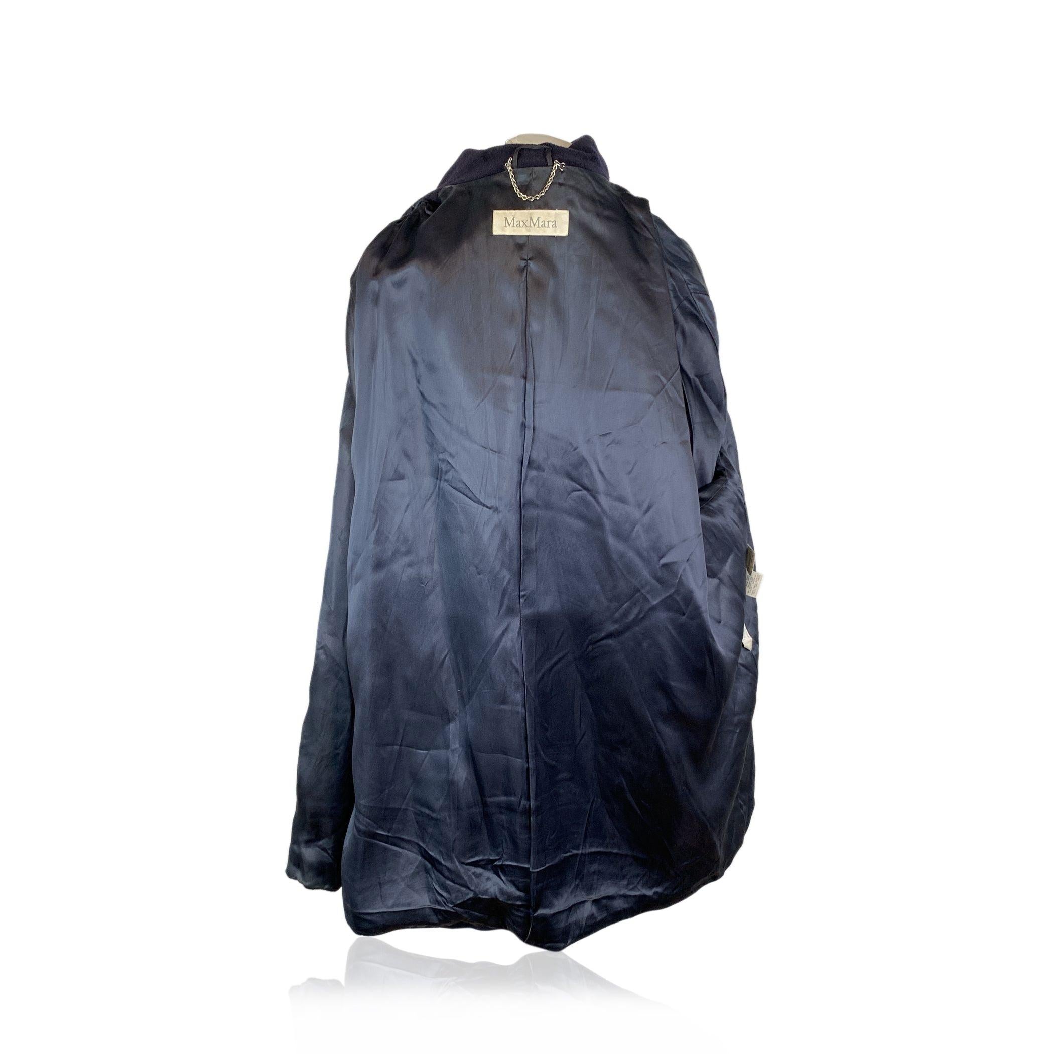 Max Mara Vintage Navy Blue Wool Double Breasted Coat Size 48 IT In Good Condition For Sale In Rome, Rome