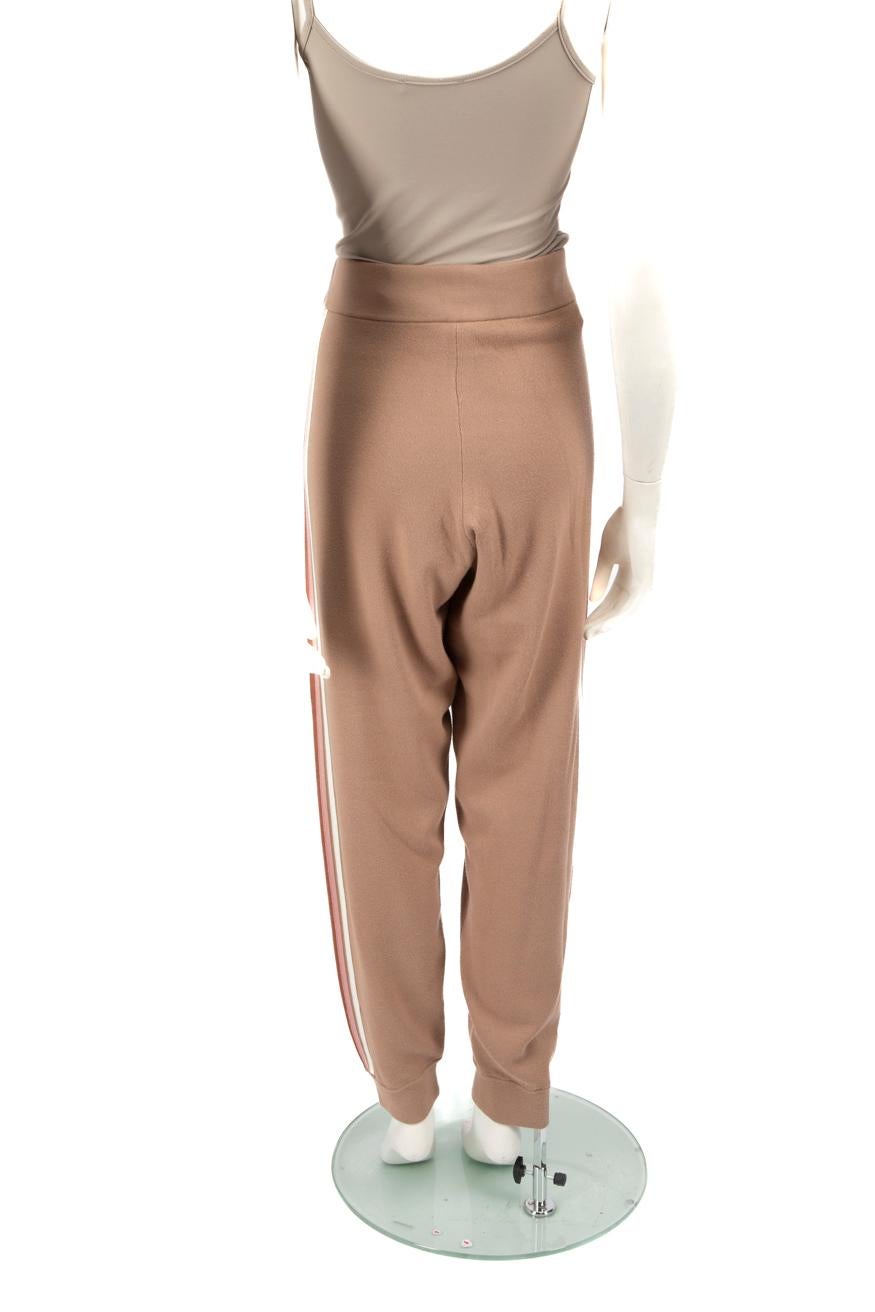 Beige Joggers Max Mara Weekend Max Mara en tricot de viscose beige, taille L en vente