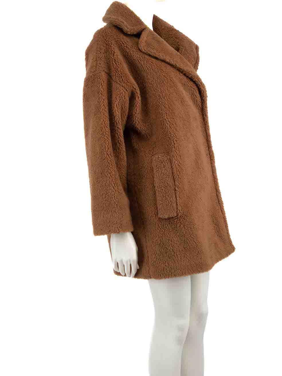 CONDITION is Very good. Hardly any visible wear to coat is evident on this used Weekend Max Mara designer resale item.
 
 Details
 Brown
 Wool
 Teddy bear coat
 Snap button fastening
 2x Side pockets
 
 
 Made in Albania
 
 Composition
 54% Wool,