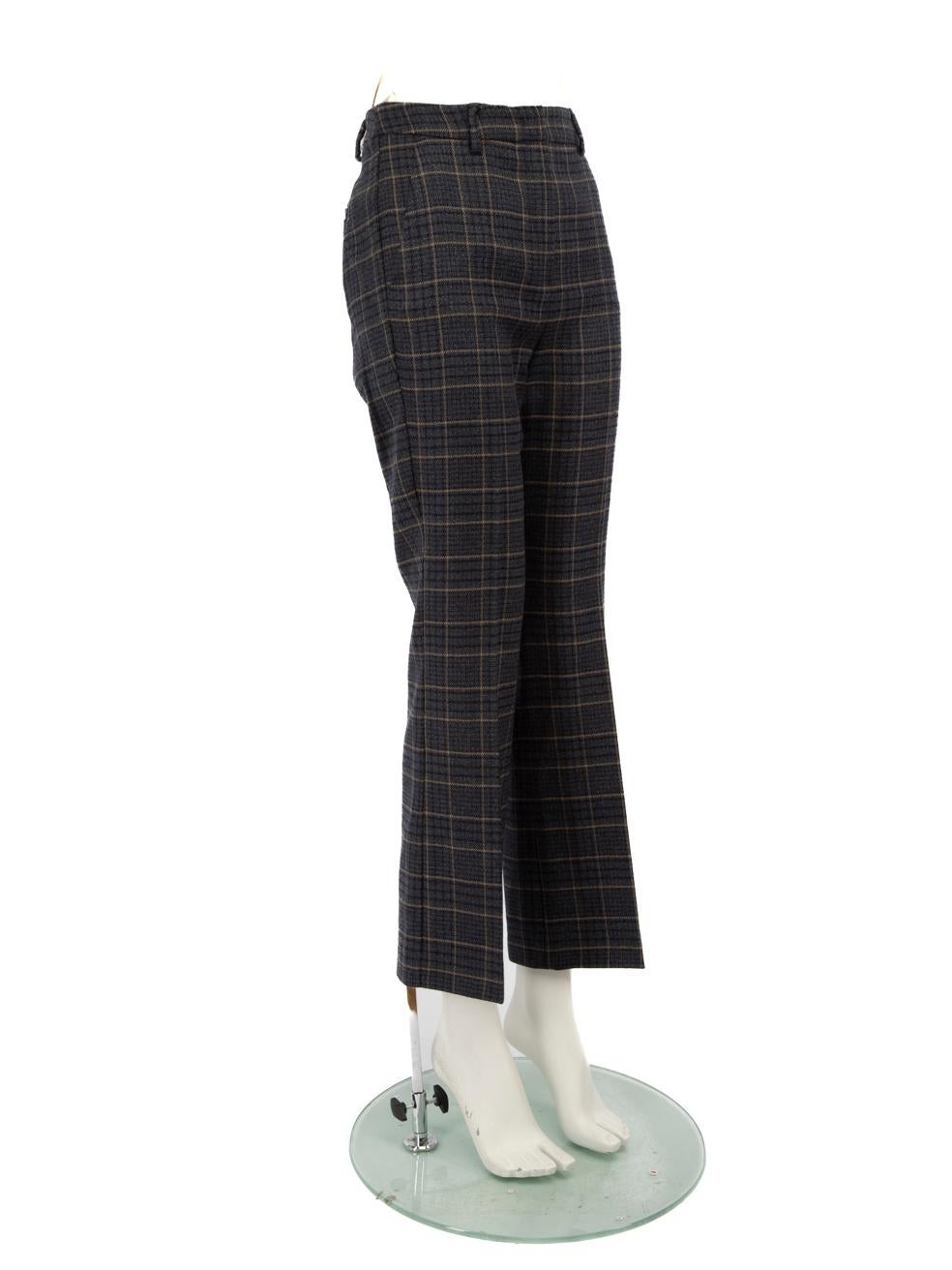 CONDIZIONE: molto buona. L'usura dei pantaloni è minima, c'è un po' di pilling sulla lana nella zona del cavallo di questo articolo usato di rivendita del marchio Weekend Max Mara.
 
 
 
 Dettagli
 
 
 Grigio
 
 Lana
 
 Pantaloni
 
 Motivo a