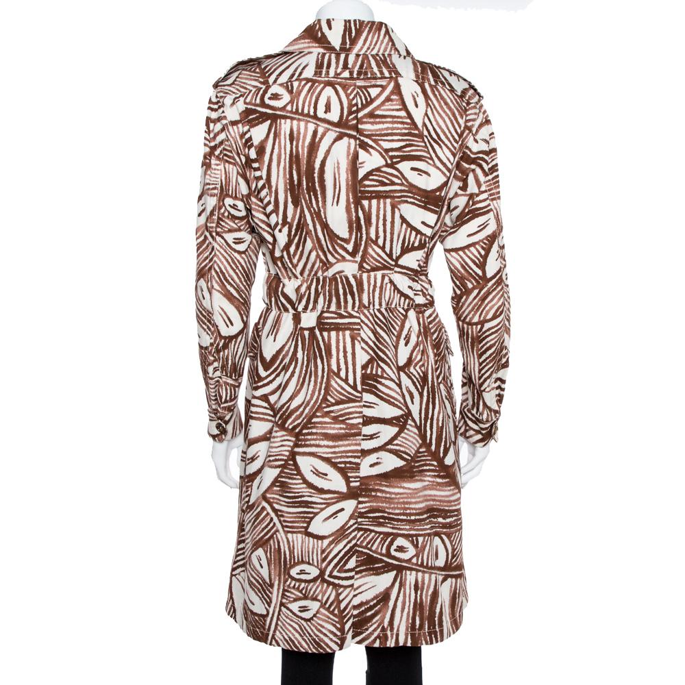 This statement-making coat comes from the house of Max Mara. It has been crafted from quality cotton fabric and comes with an interesting print throughout. It has been styled with buttoned front, long sleeves, a belt that cinches the waist and a