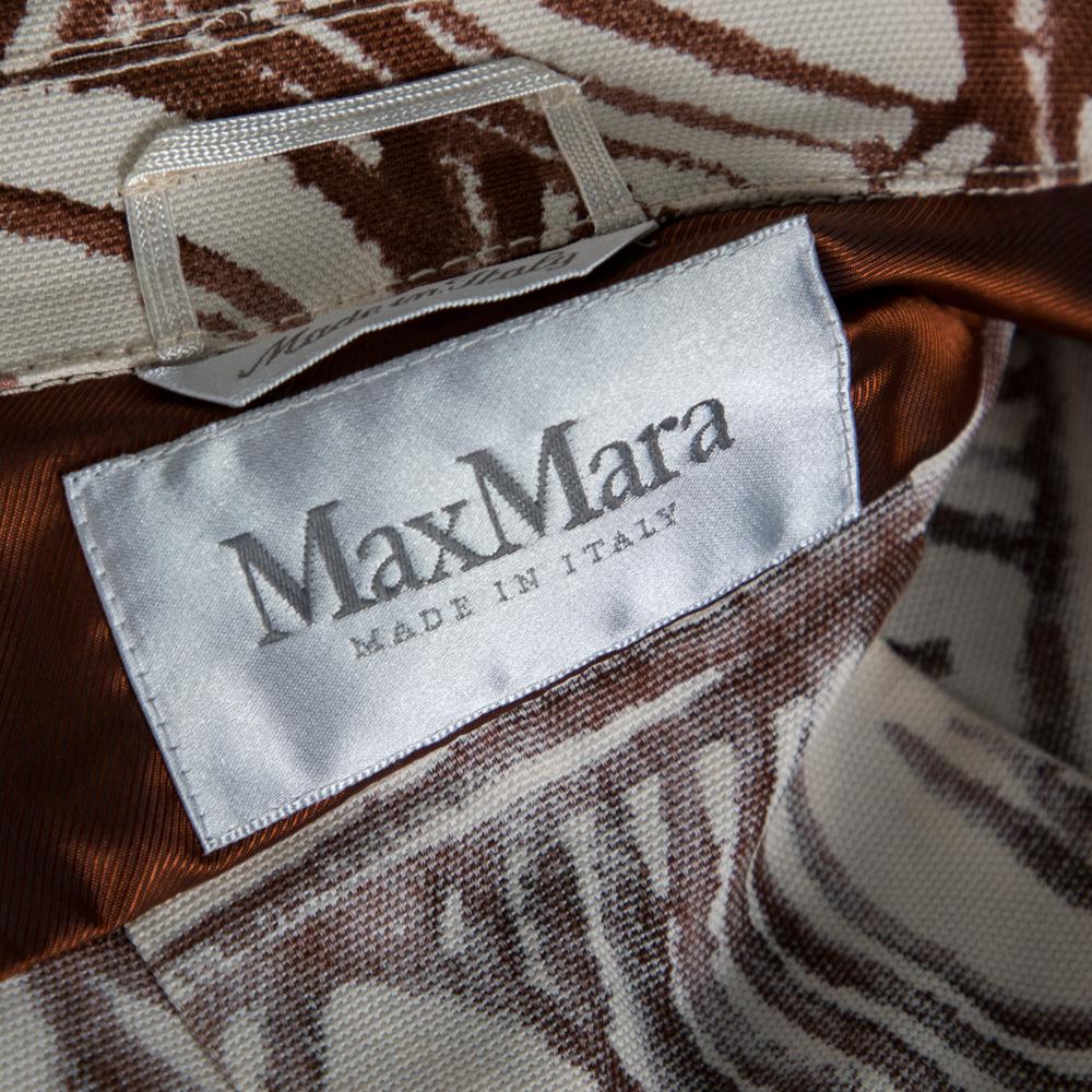 Max Mara - Manteau ceinturé en toile imprimée blanche et marron, taille M Bon état - En vente à Dubai, Al Qouz 2