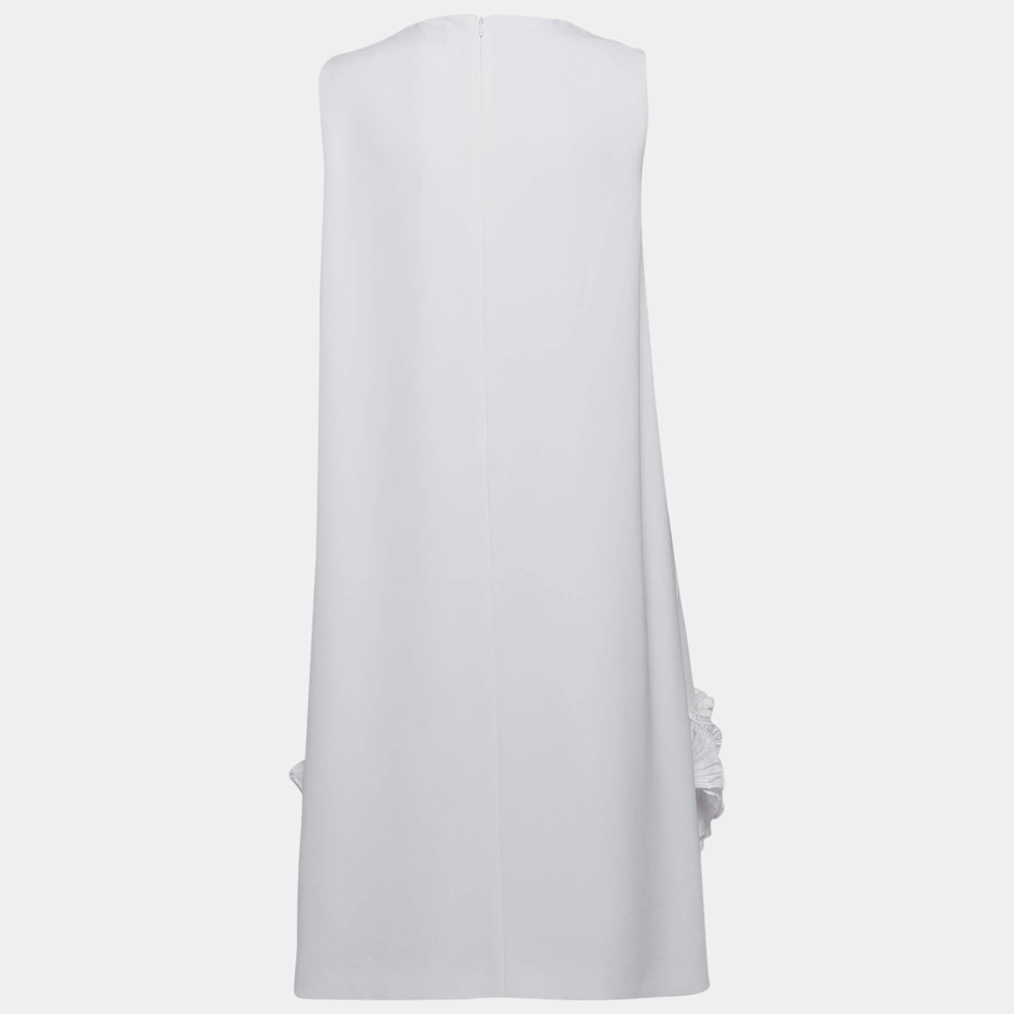 Find great style and comfort while wearing this designer top. Tailored using the best fabrics the creation has been given immense detail. Style it with a pair of jeans and flats.