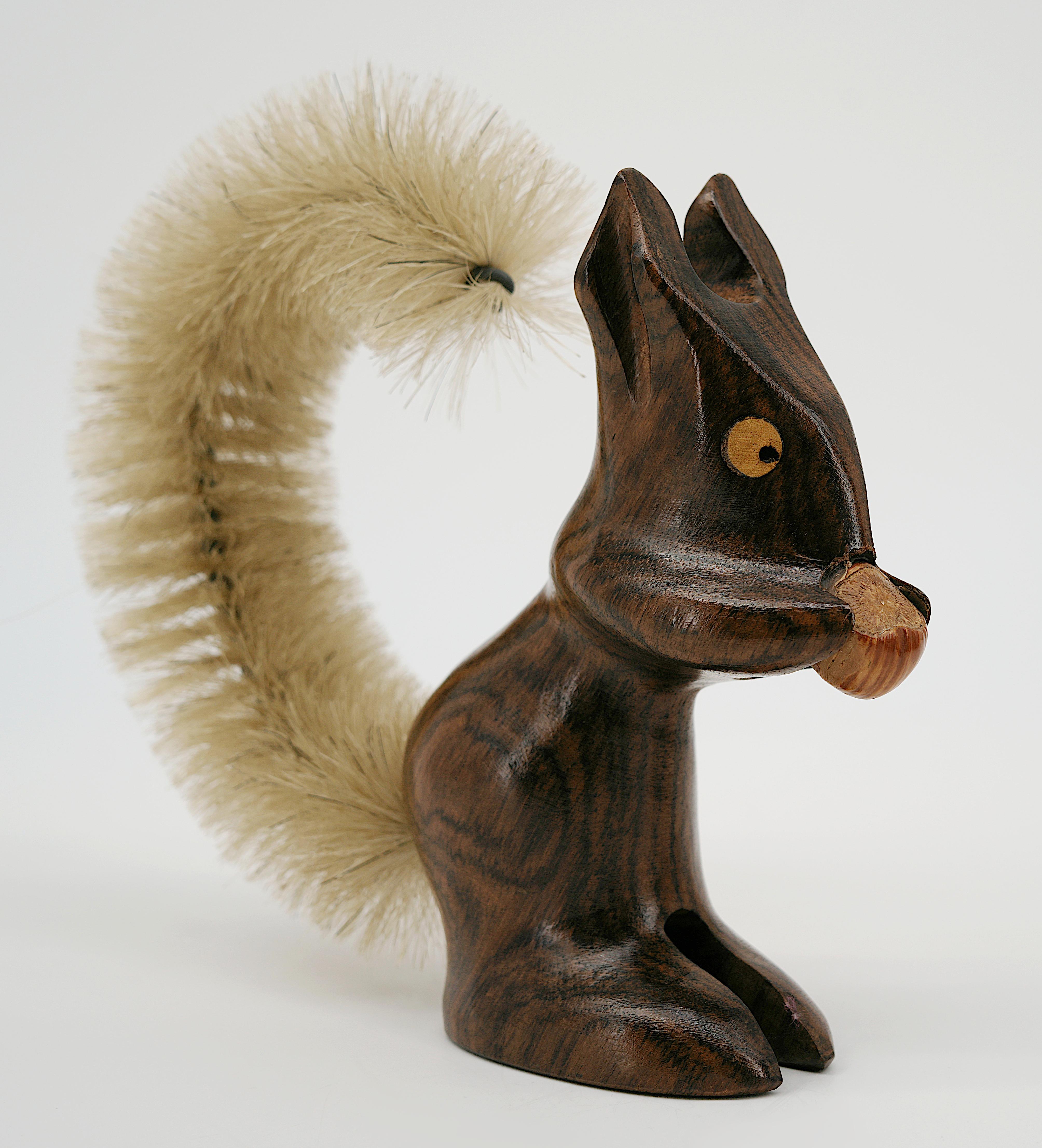 Max Meder, Hand Carved Wooden Squirrel Brush & Pan, France, 1950s For Sale 1