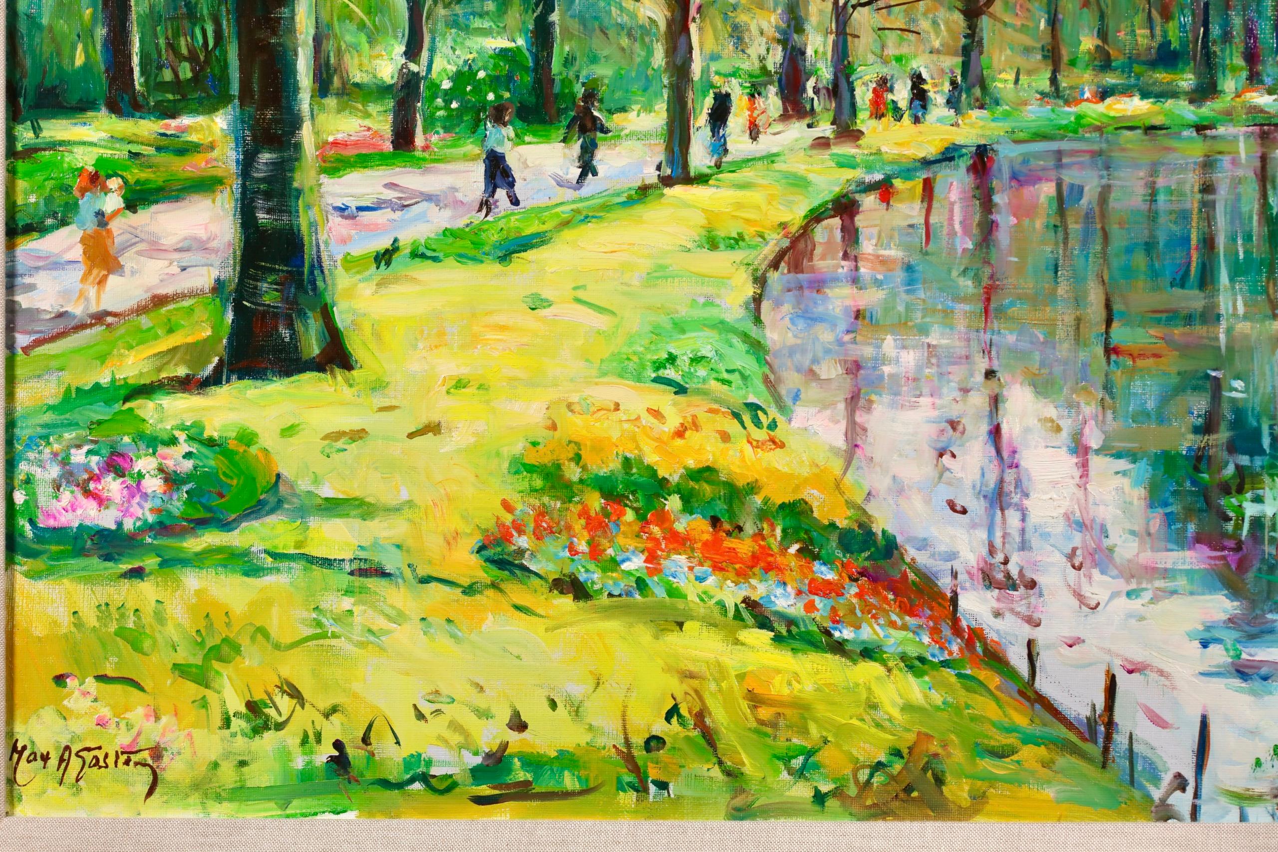Figuras postimpresionistas al óleo en paisaje firmadas hacia 1980 por el pintor francés Max Michel Agostini. La obra representa a los visitantes de un parque en un sendero junto a un lago en un soleado día de primavera. En la orilla del río hay un