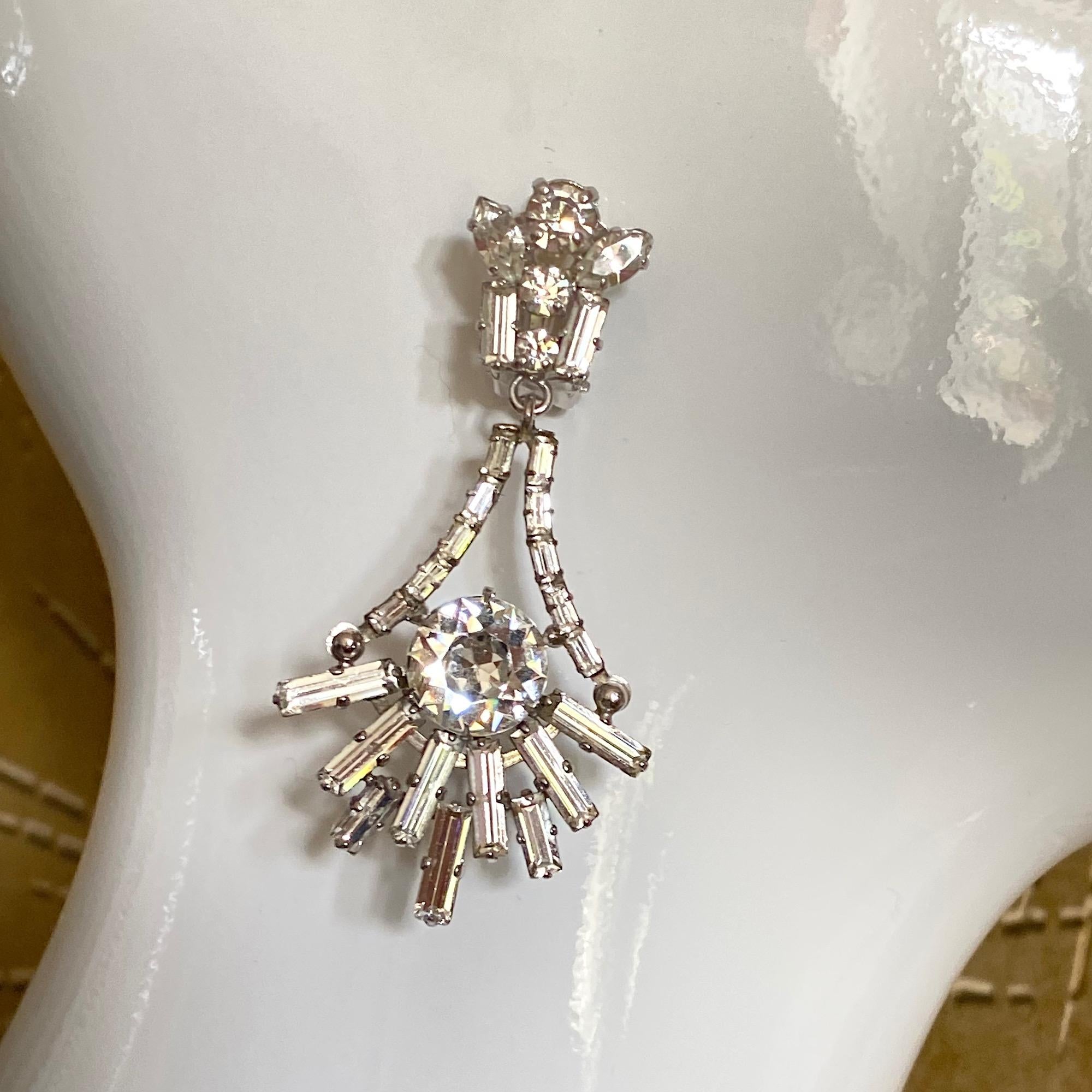 da uomo o donna Orecchini a goccia con strass trasparenti di Max Muller in vendita