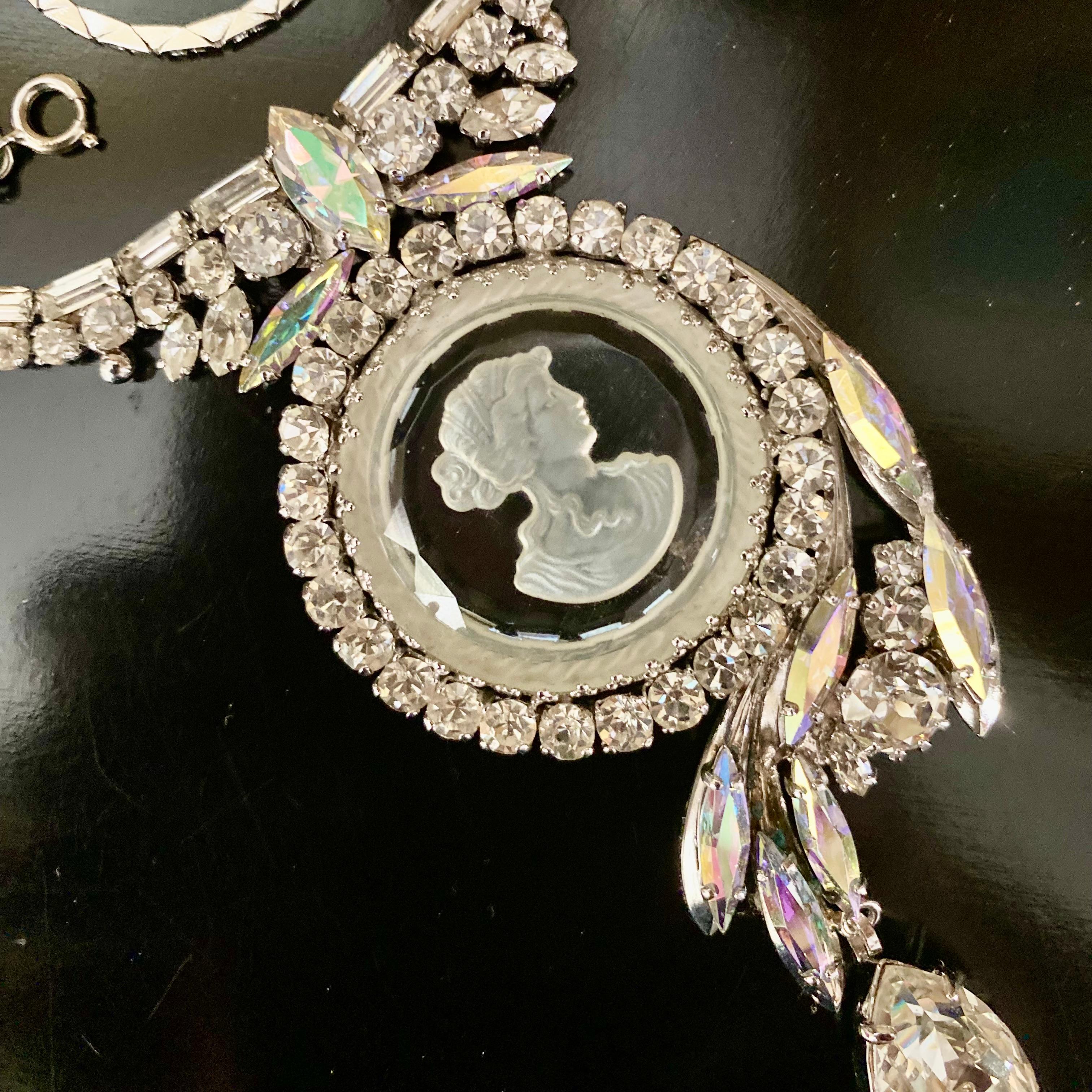Max Muller Intaglio Necklace Vintage In Good Condition For Sale In Warminster, GB