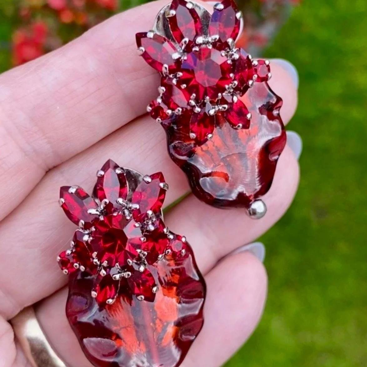 Orecchini con orchidea Max Muller in vendita 1