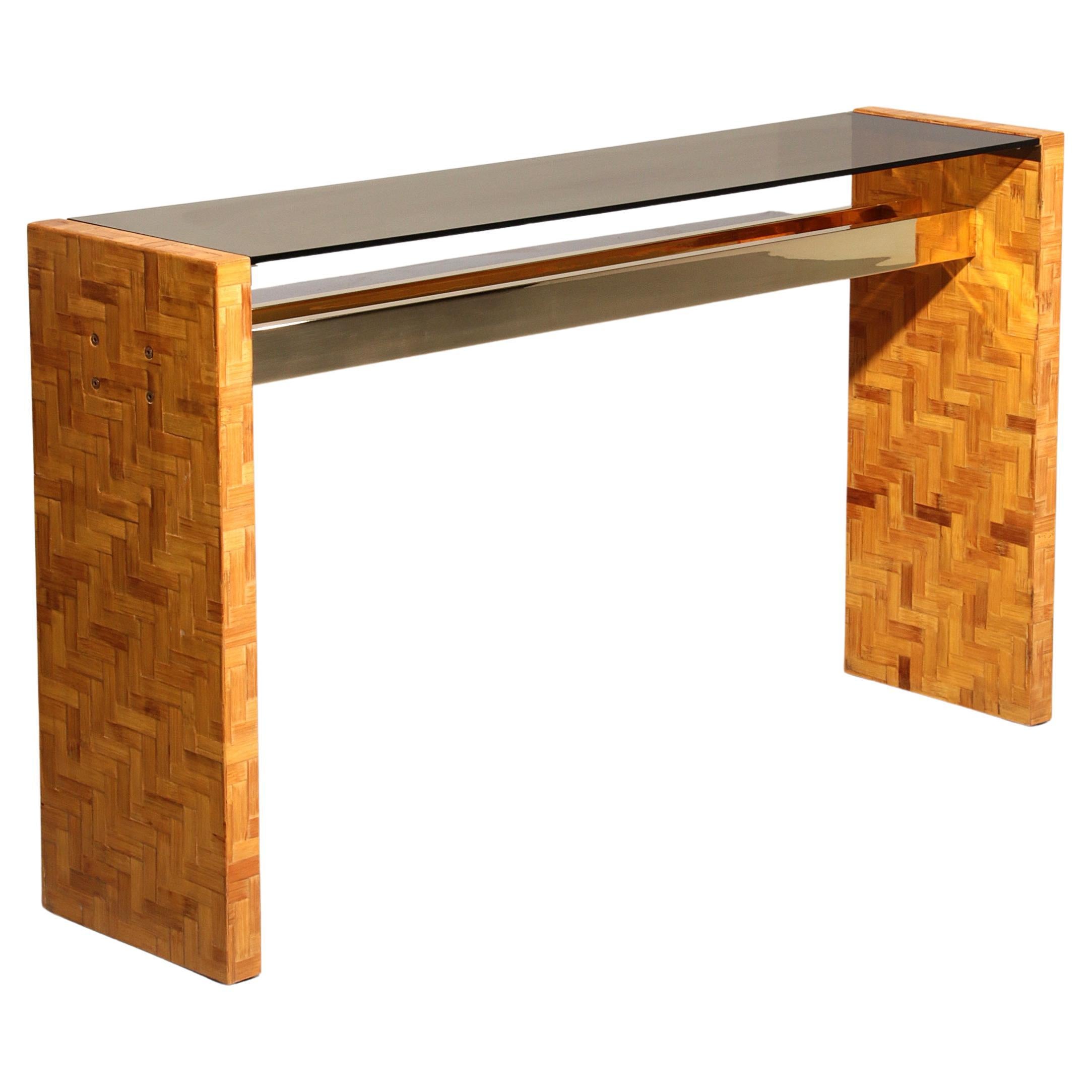 Table d'appoint en bois de bananier tressé et verre fumé Max Papiri en vente