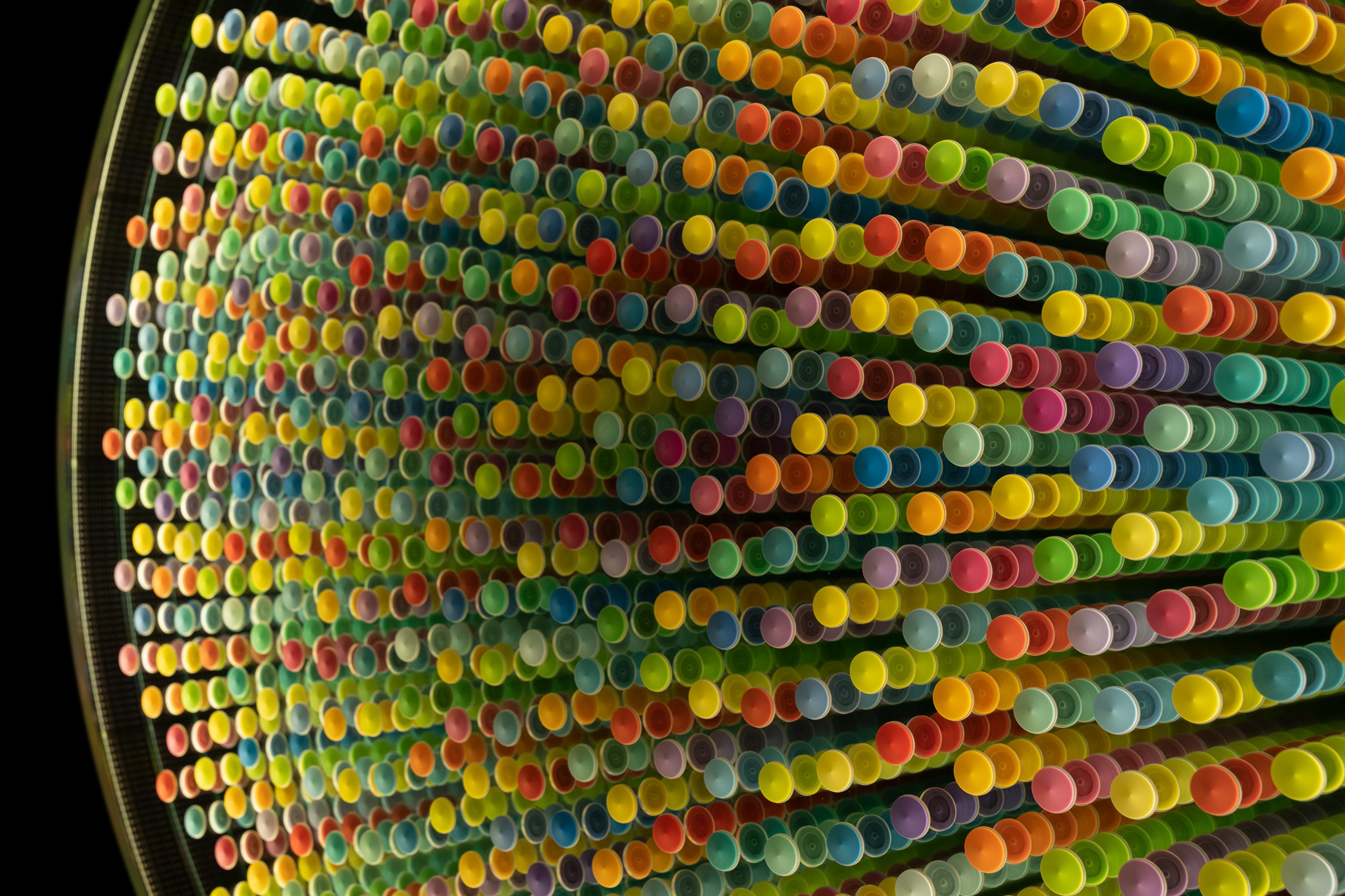 Daisy Drop - Sculpture by Max Patté