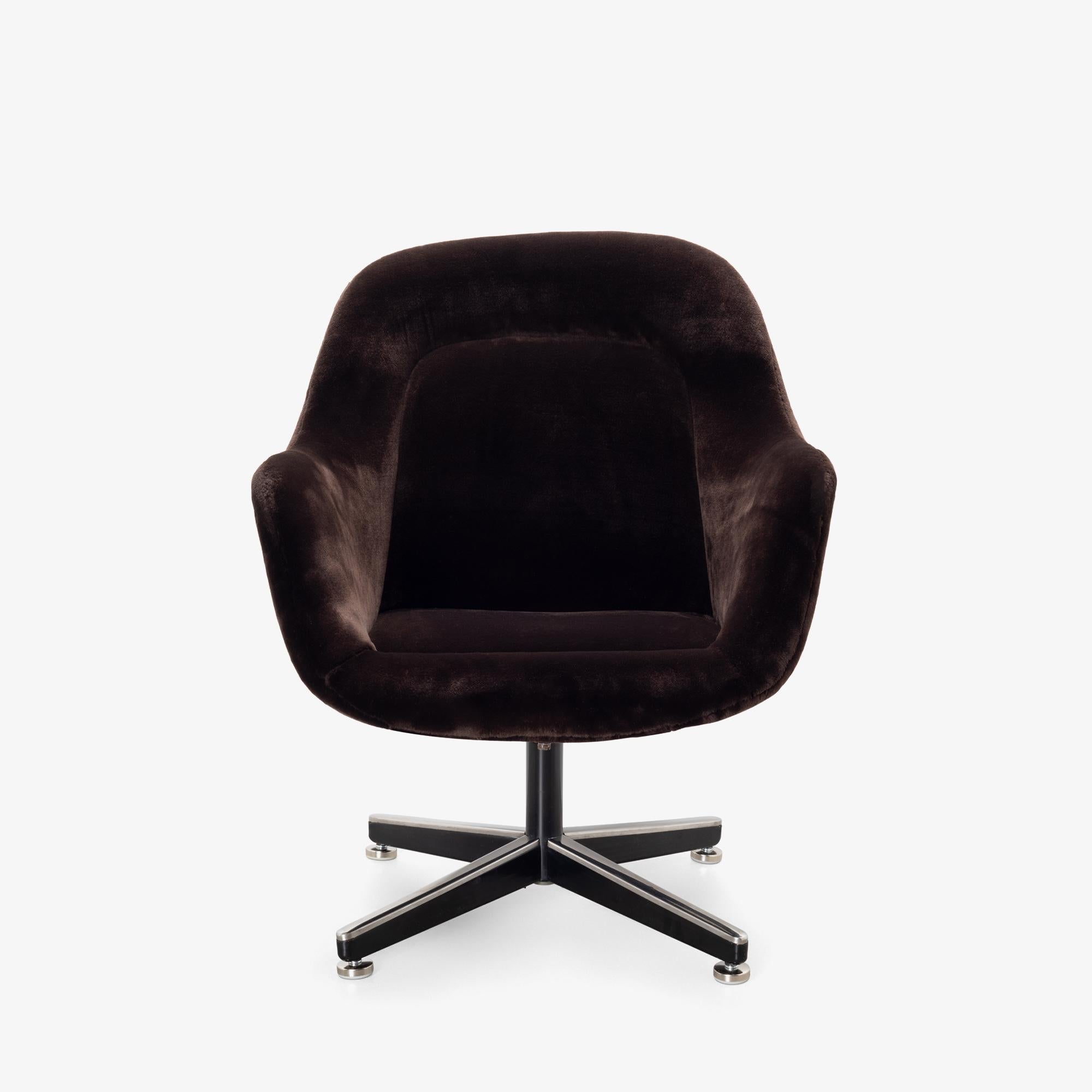 If a single company could be deemed the leading cultivator of iconic designers and incubator of timeless design, it would with little doubt be Knoll. Under Florence Knoll’s lead, she of course having been trained by the great Ludwig Mies van der