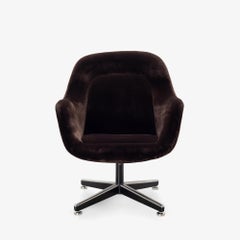 Sillón ejecutivo Max Pearson de Knoll en terciopelo espresso italiano afelpado
