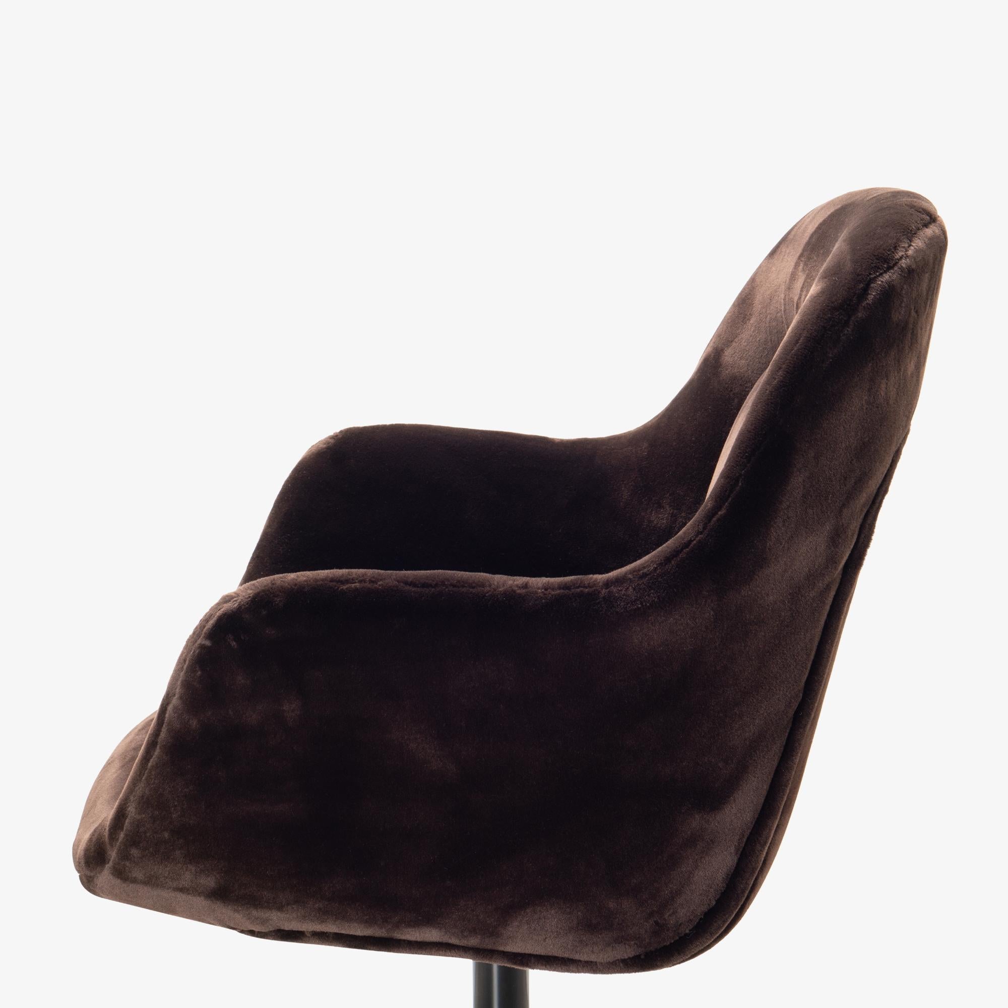 Metal Max Pearson Executive Lounge Chair by Knoll in Plush Italian Espresso Velvet For Sale