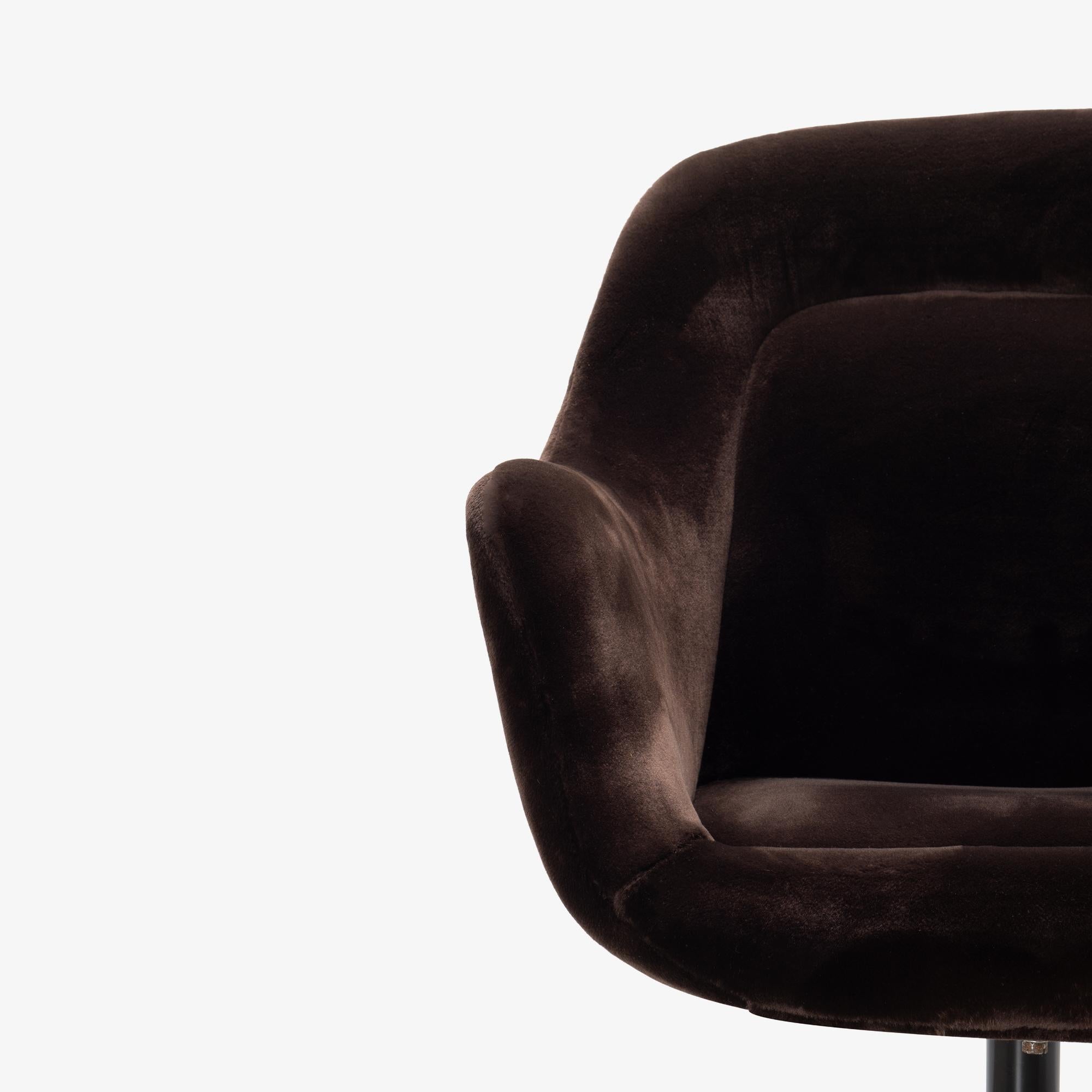 Max Pearson Executive Lounge Chair by Knoll in Plush Italian Espresso Velvet For Sale 2