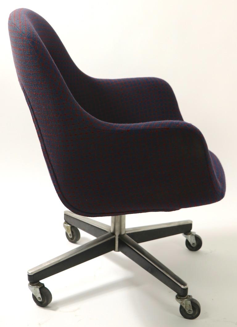 Max Pearson Swivel Desk Chair for Knoll possibly Alexander Girard Fabric In Good Condition In New York, NY