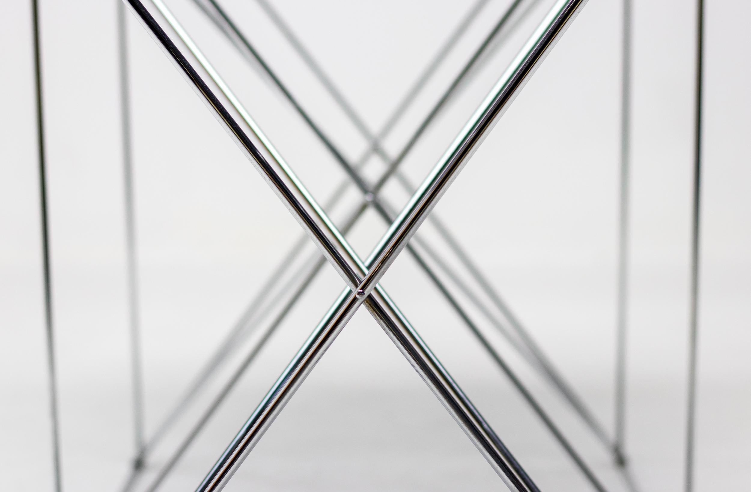 Français Table de salle à manger pliable Max Sauze en verre fumé en vente