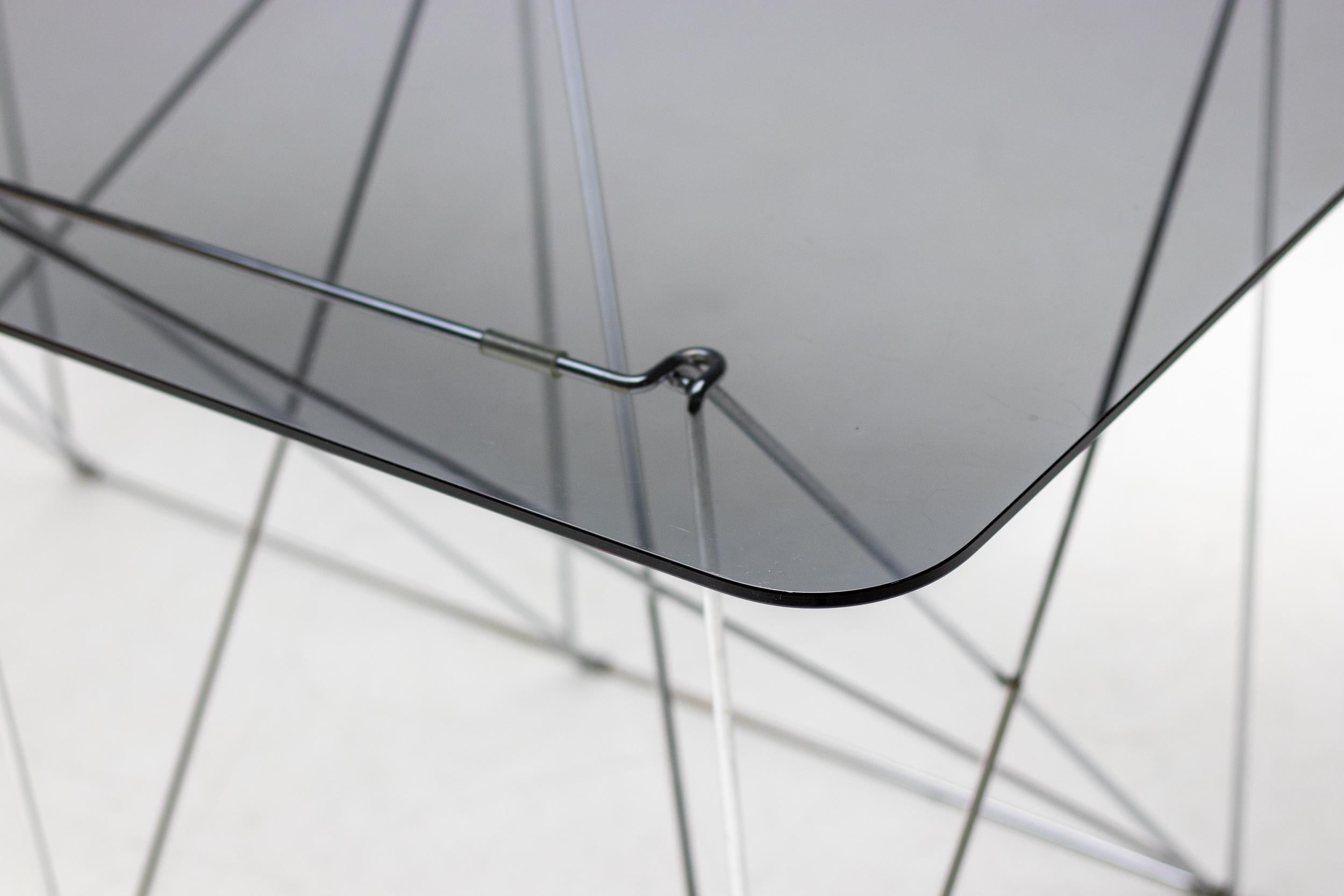 Acier Table de salle à manger pliable Max Sauze en verre fumé en vente