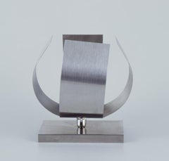 Max Sauze, designer industriale francese. Coppia di lampade da parete in acciaio. 1960/70s