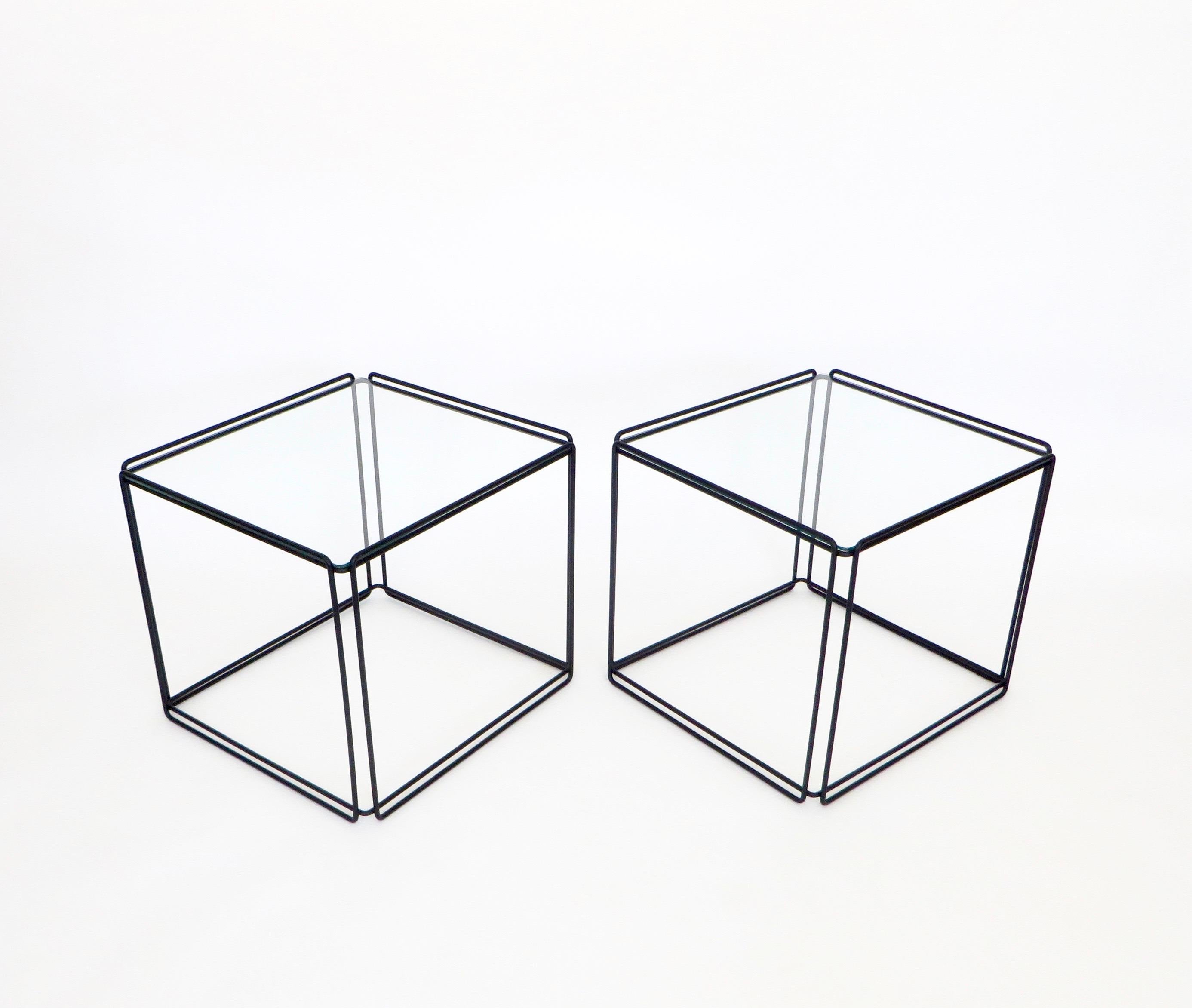 Max Sauze Isoceles Paire de tables d'appoint ou de tables basses en métal noir et verre, France Bon état - En vente à Chicago, IL