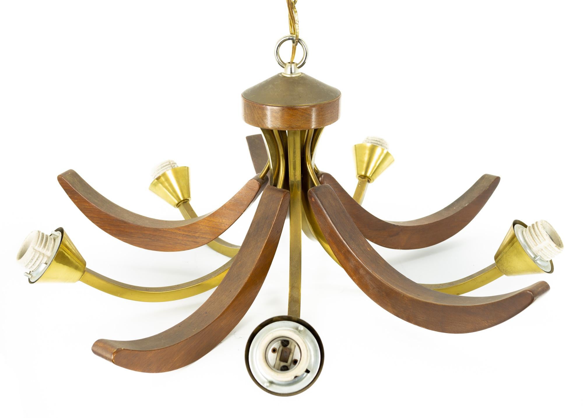 Max Sauze Lightolier Brass & Walnut Mid Century Chandelier In Good Condition For Sale In Countryside, IL