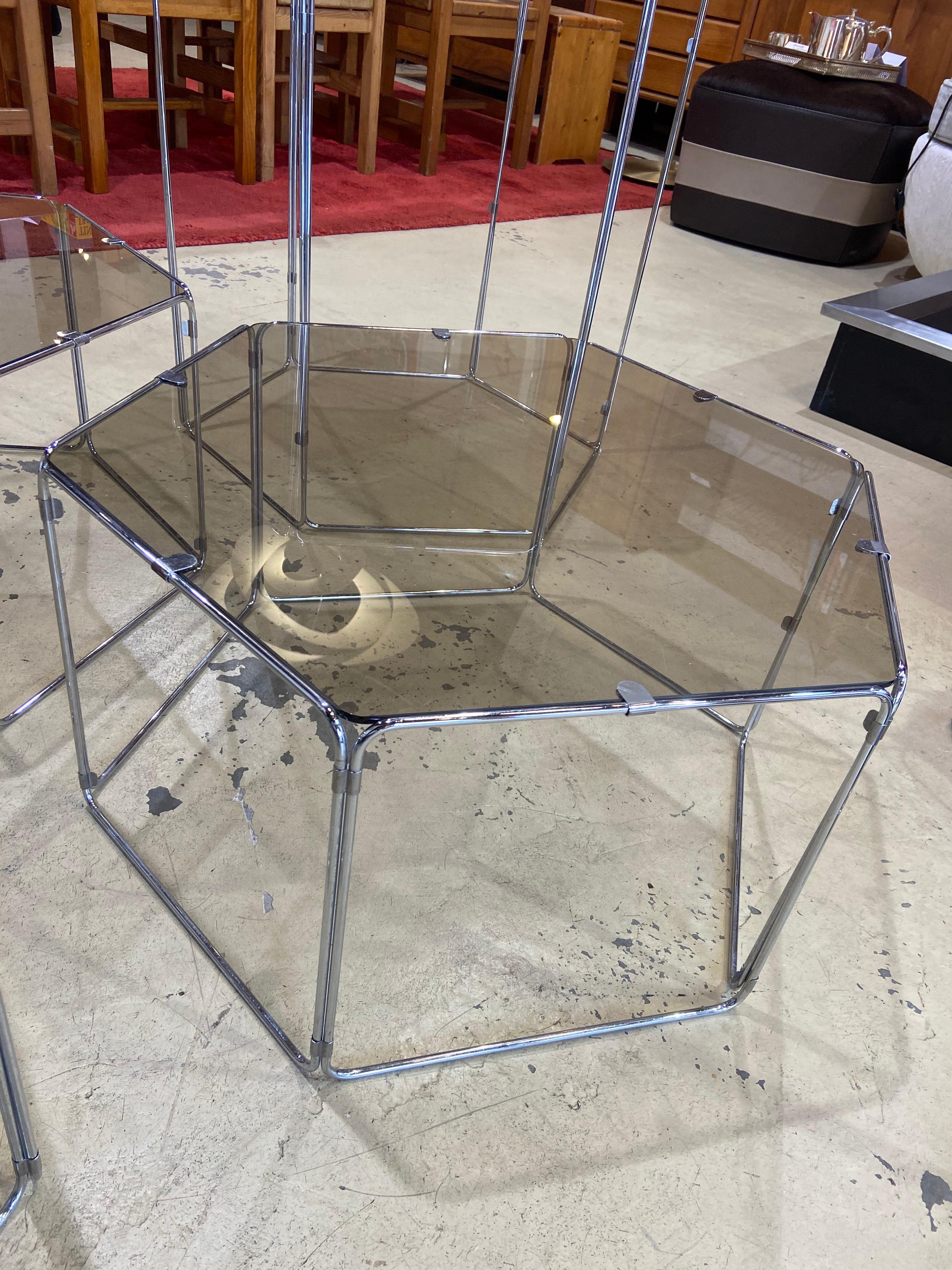 Max Sauze - Set of 4 coffee tables / end tables, 1977.

Stainless steel and glass
Measures: Small: 60 x 53 x H 30 cm 
Large: 60 x 53 x H 60 m 
Good condition.