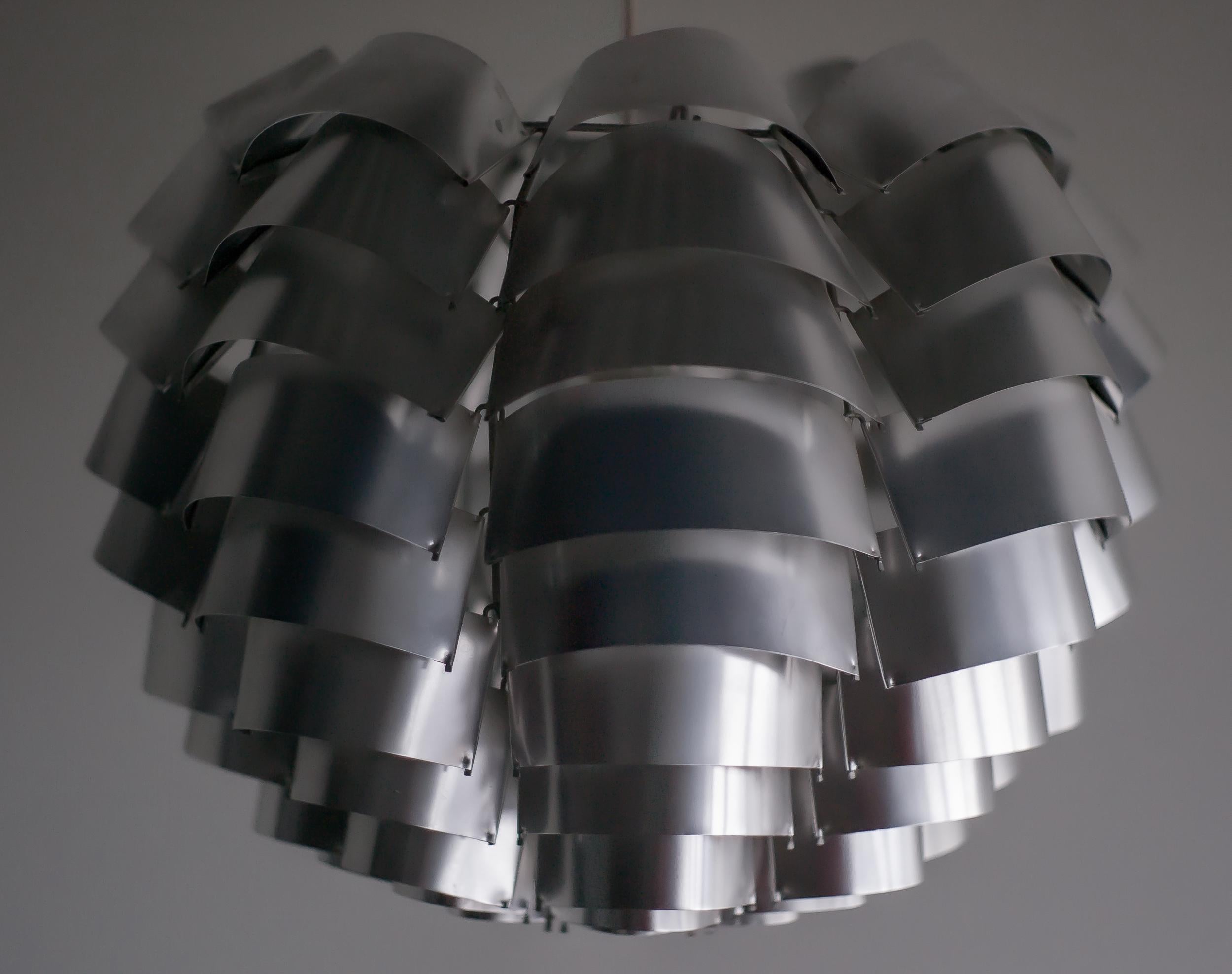 Max Sauze un escultor francés Lámpara de araña Orion 48 de mediados del siglo XX Aluminio en venta