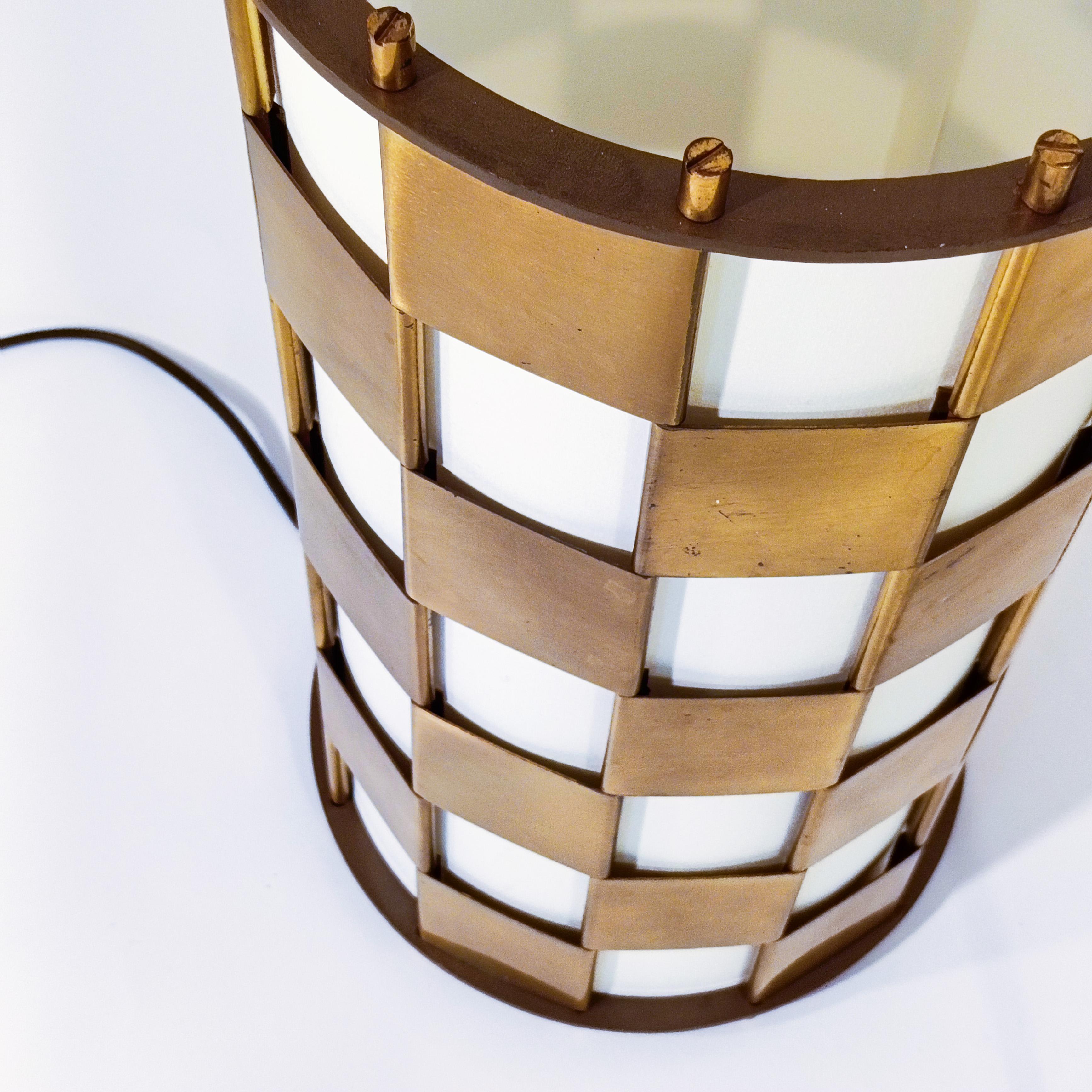 Estilo Max Sauze. Lámpara de sobremesa de latón Hollywood Regency, Francia, años 60 en venta 5