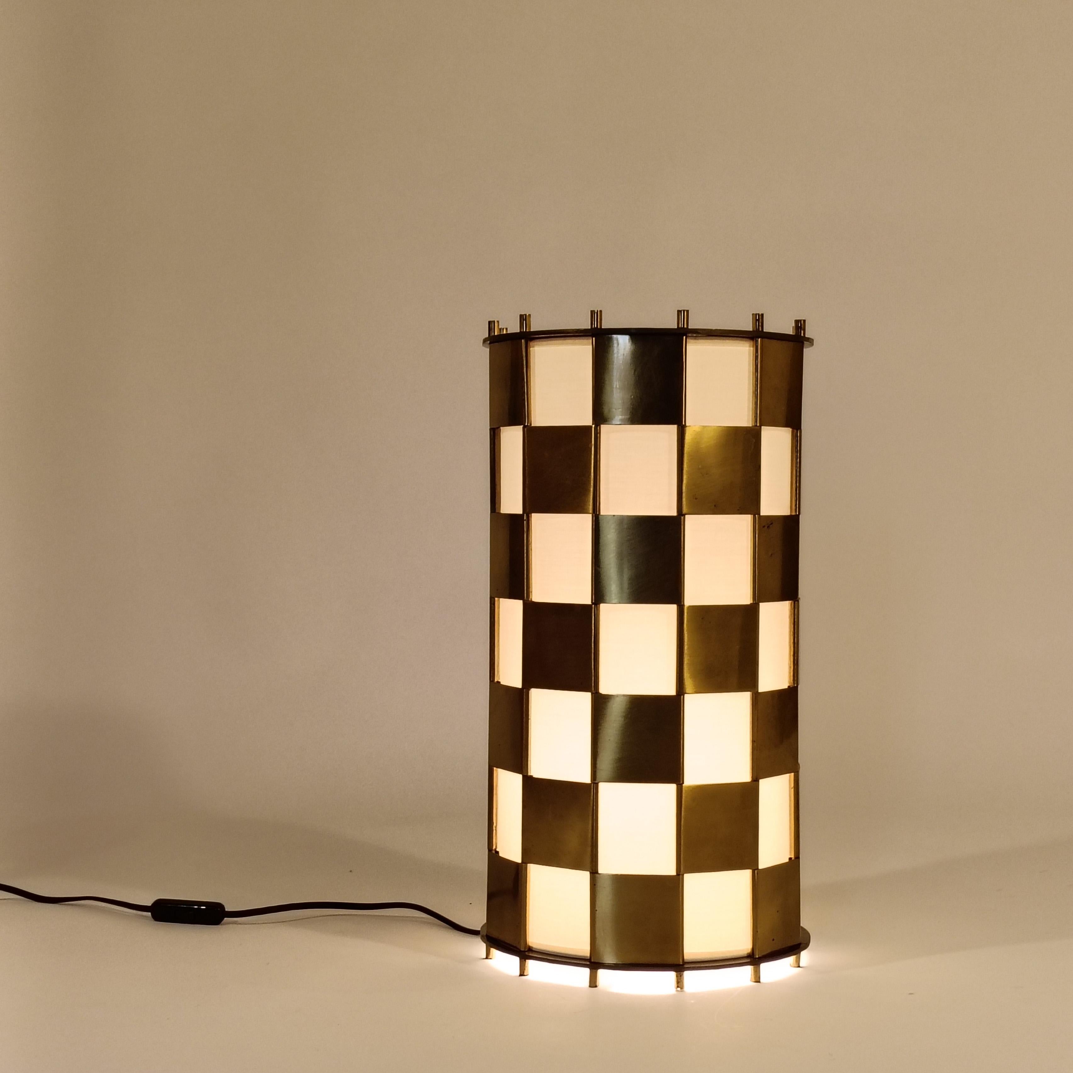 Estilo Max Sauze. Lámpara de sobremesa de latón Hollywood Regency, Francia, años 60 Hecho a mano en venta