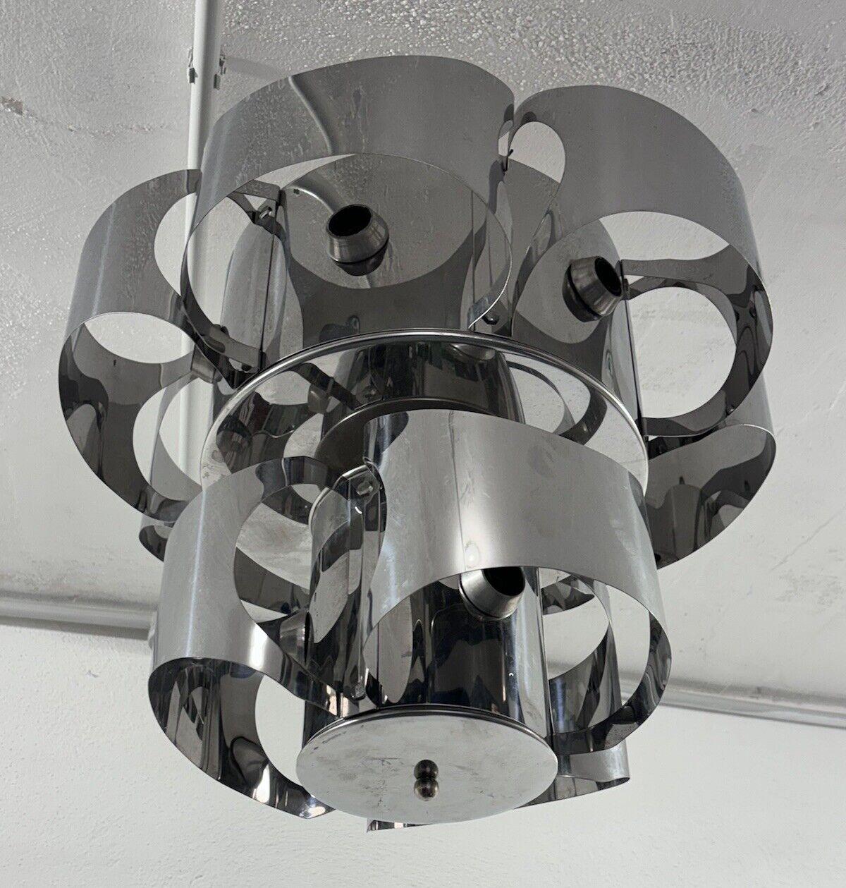 Lampadario stile Max Sauze 9 Luci Acciaio Design Modernariato.

Struttura interamente in acciaio cromato curvo.

L'articolo è in buone condizioni conservative, non vi è alcun difetto estetico o strutturale da segnalare, solo lievi ed ovvi segni del