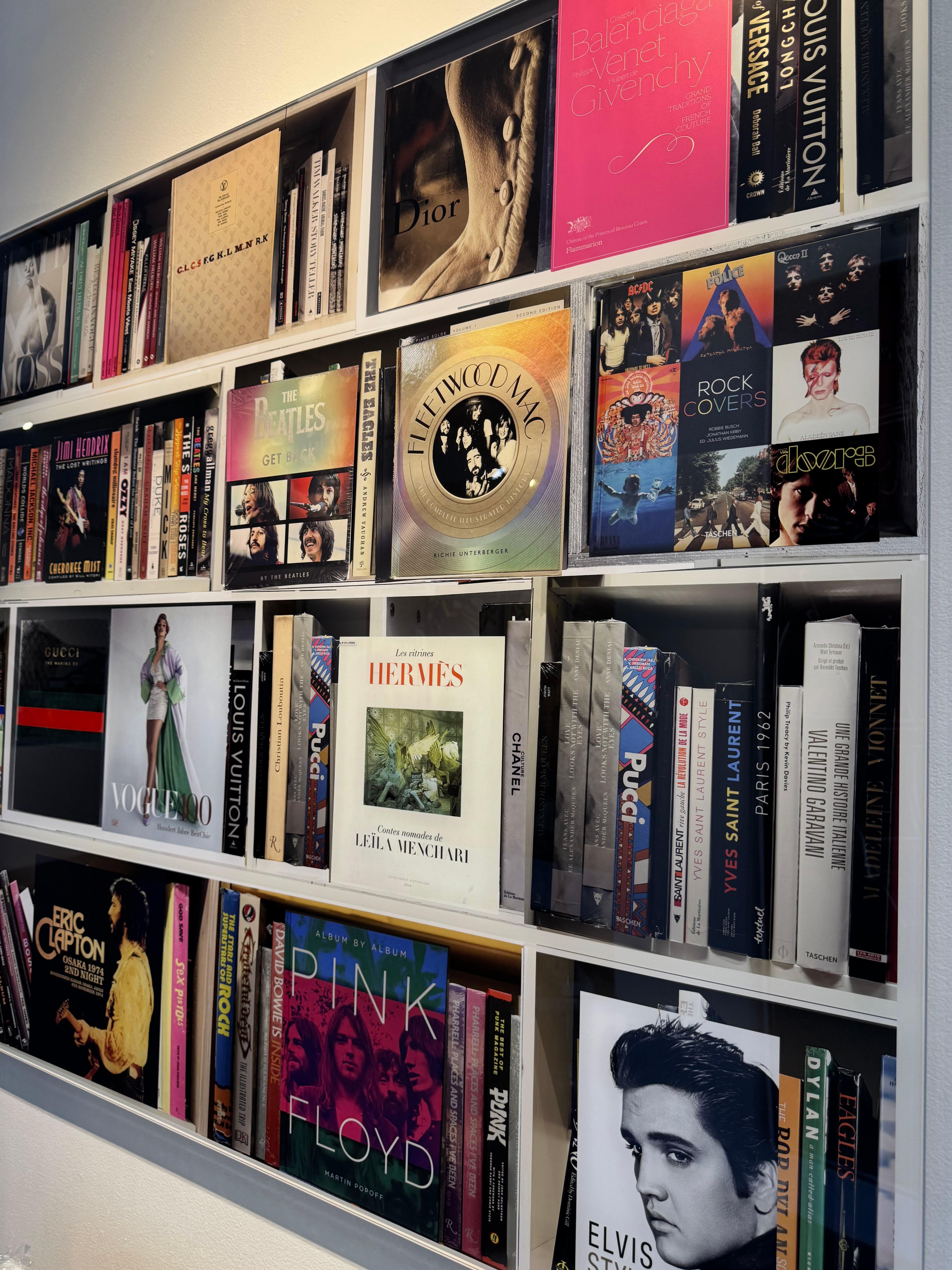 Photographie de paysages de livres_Rock Fashion SQ C, édition de 5 exemplaires_Max Steven Grossman en vente 1
