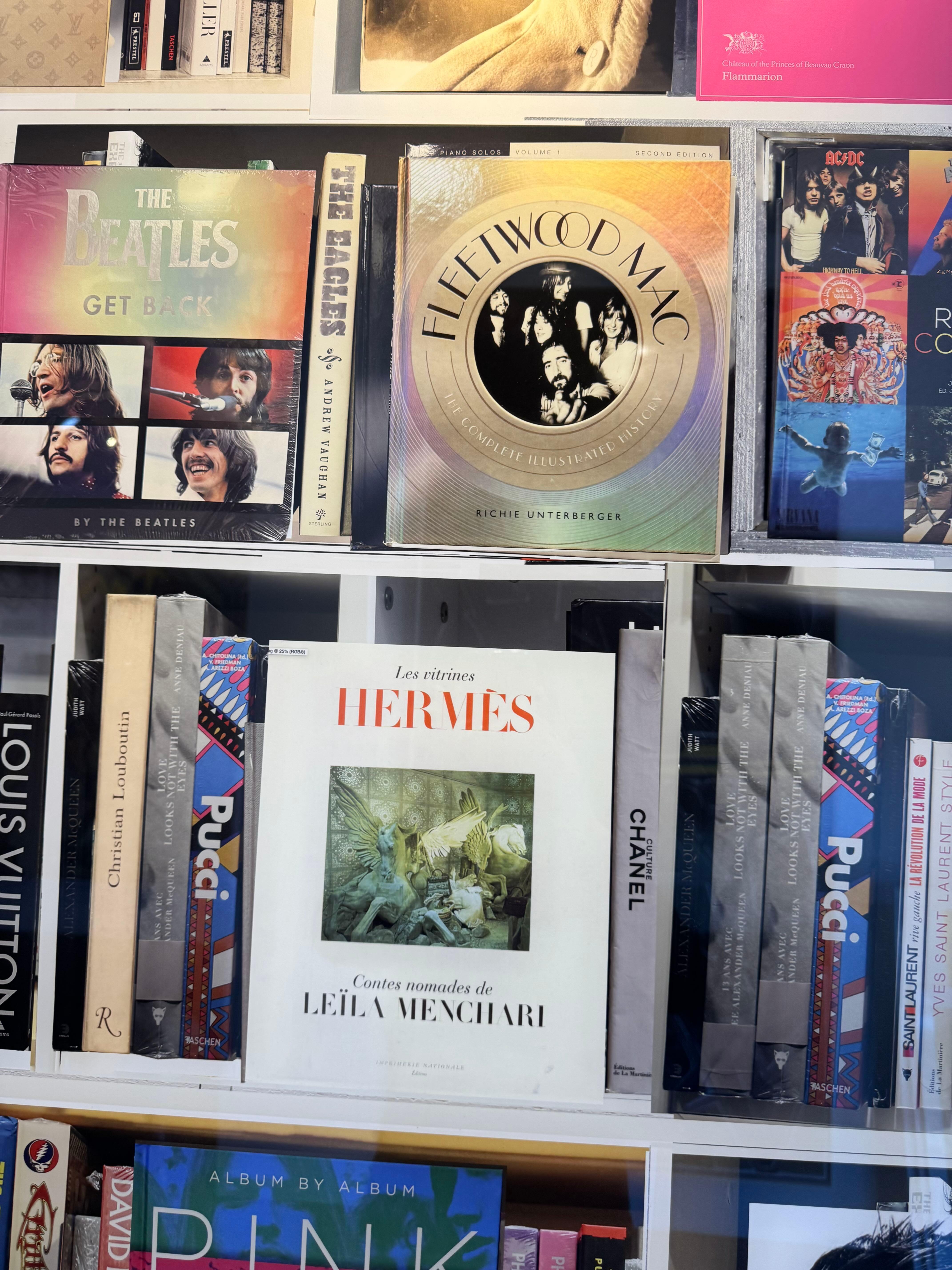 Photographie de paysages de livres_Rock Fashion SQ C, édition de 5 exemplaires_Max Steven Grossman en vente 3