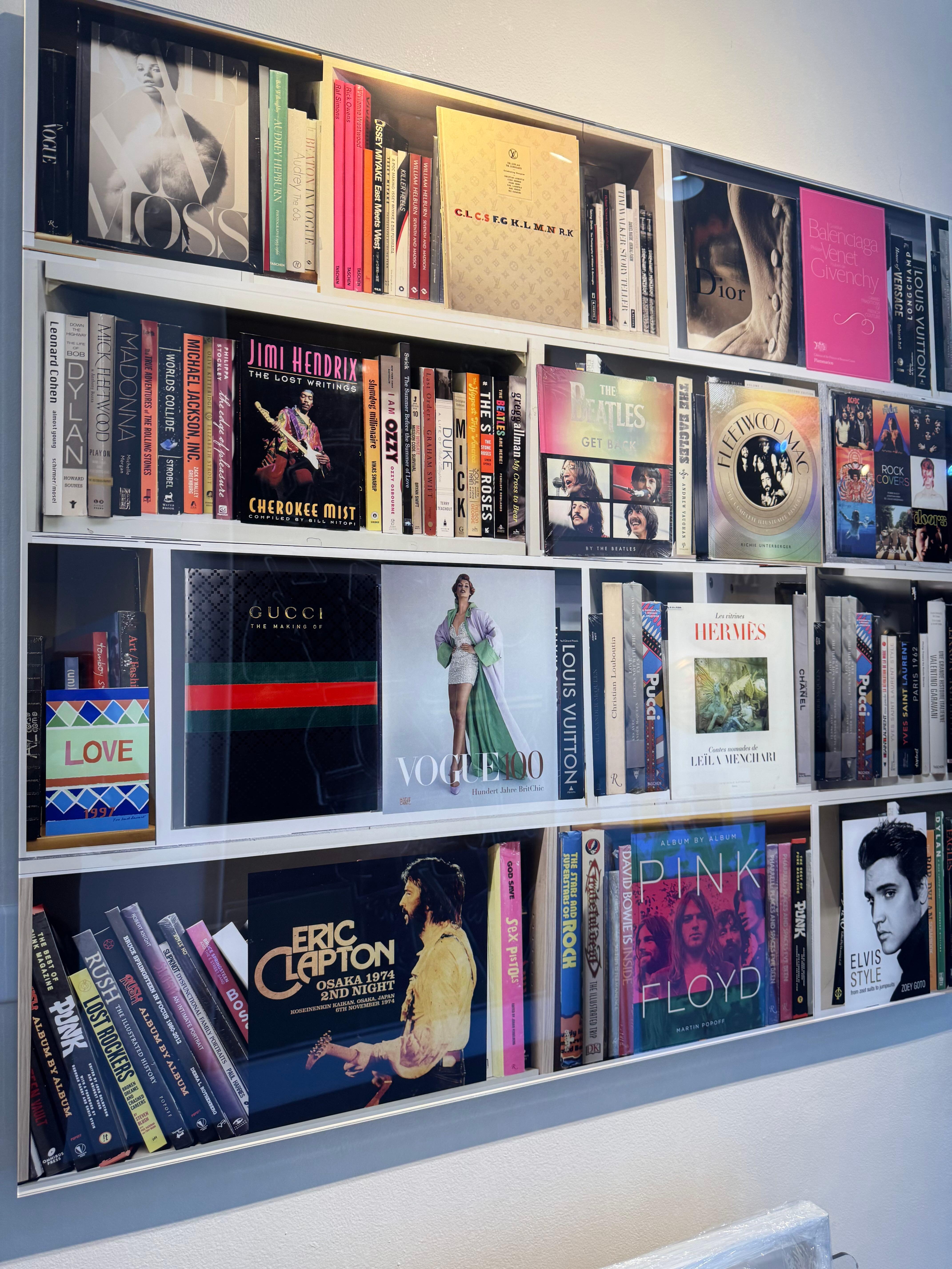 Photographie de paysages de livres_Rock Fashion SQ C, édition de 5 exemplaires_Max Steven Grossman en vente 4