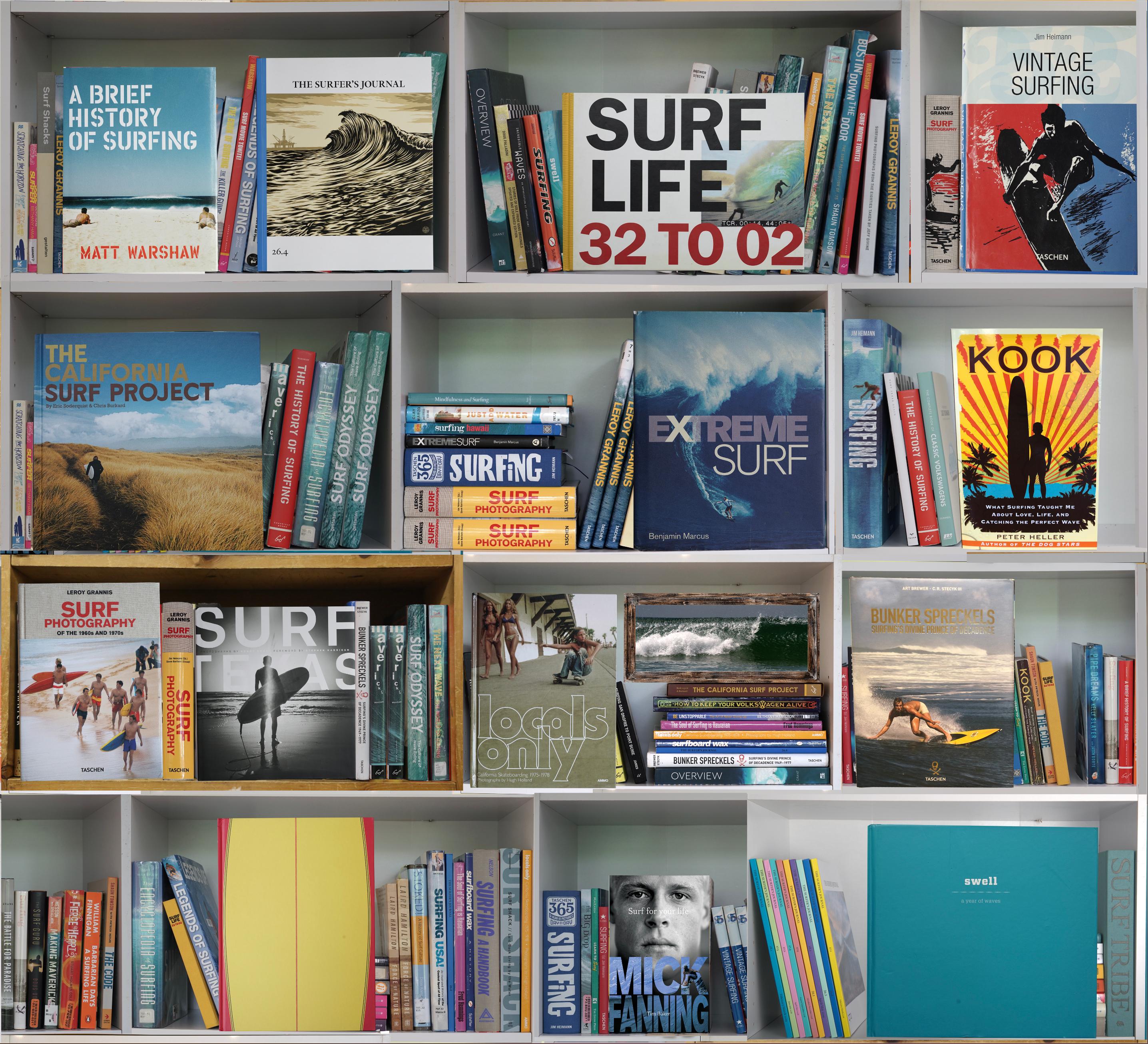 Surf Lightbox BookScape von Max Steven Grossman 

Individuell fotografierte Bücher und Bücherregale. LED-Leuchten und Standard-Stecker; keine Hardware erforderlich. Beleuchtete Bücherregale mit Büchern über Surfen, den Ozean, den Strand, The