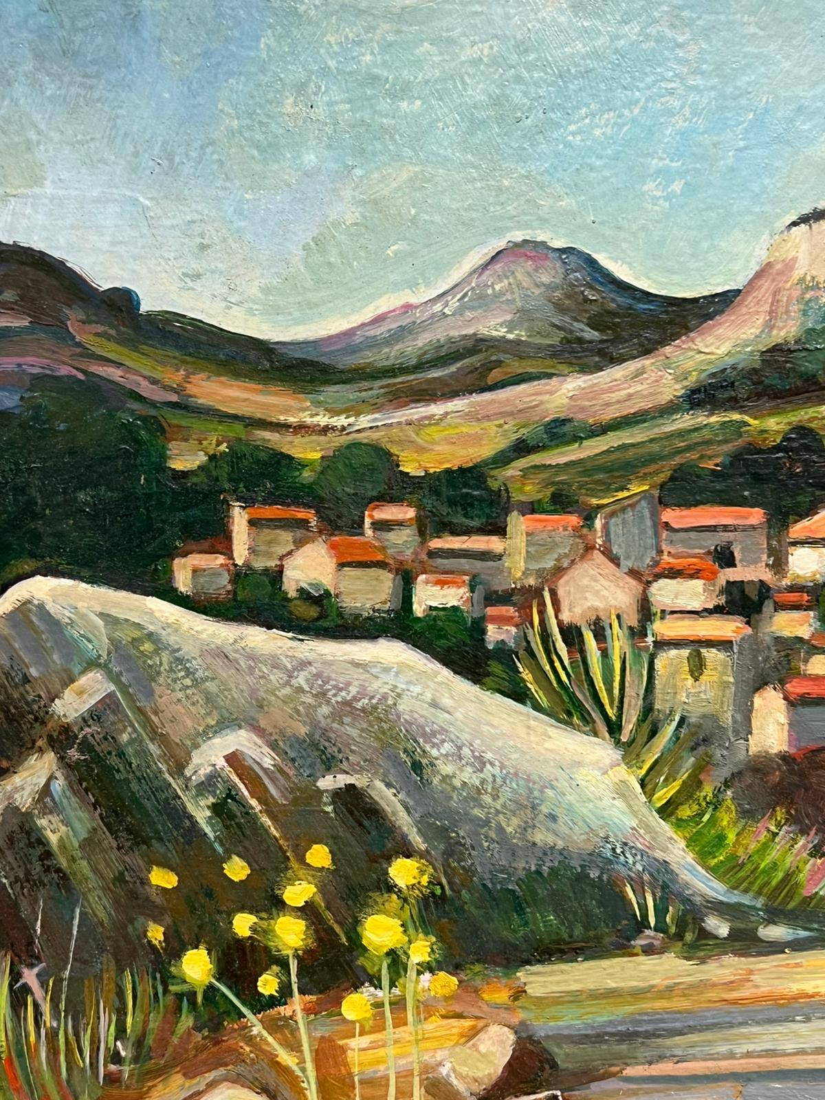 Un village rustique sous une ancienne The Fortress au sommet d'une colline Peinture à l'huile française - Marron Landscape Painting par Max Toutain