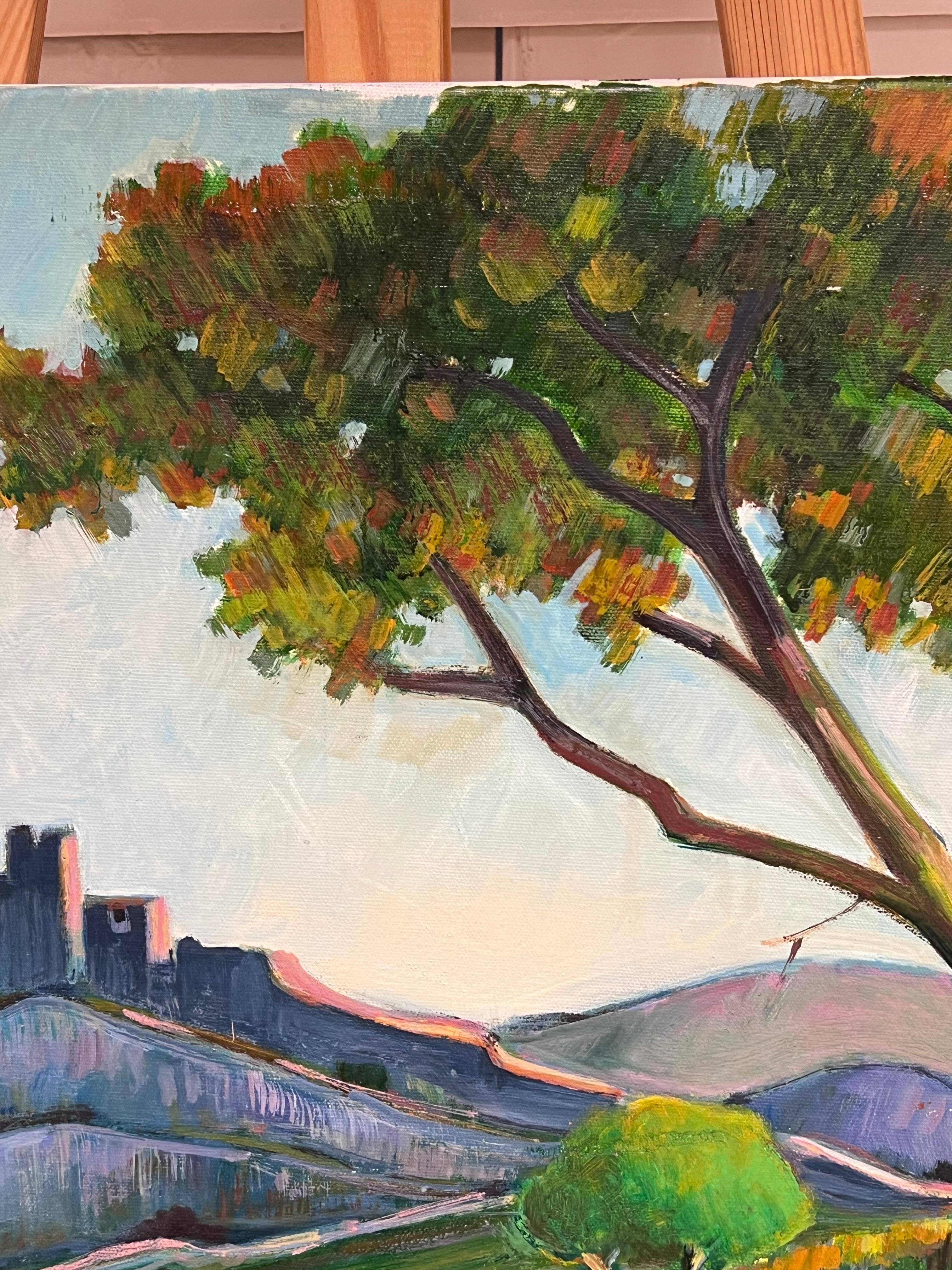Castle on the Hill Üppige Landschaft umrahmt eine alte Festung Französisches Öl (Schwarz), Landscape Painting, von Max Toutain