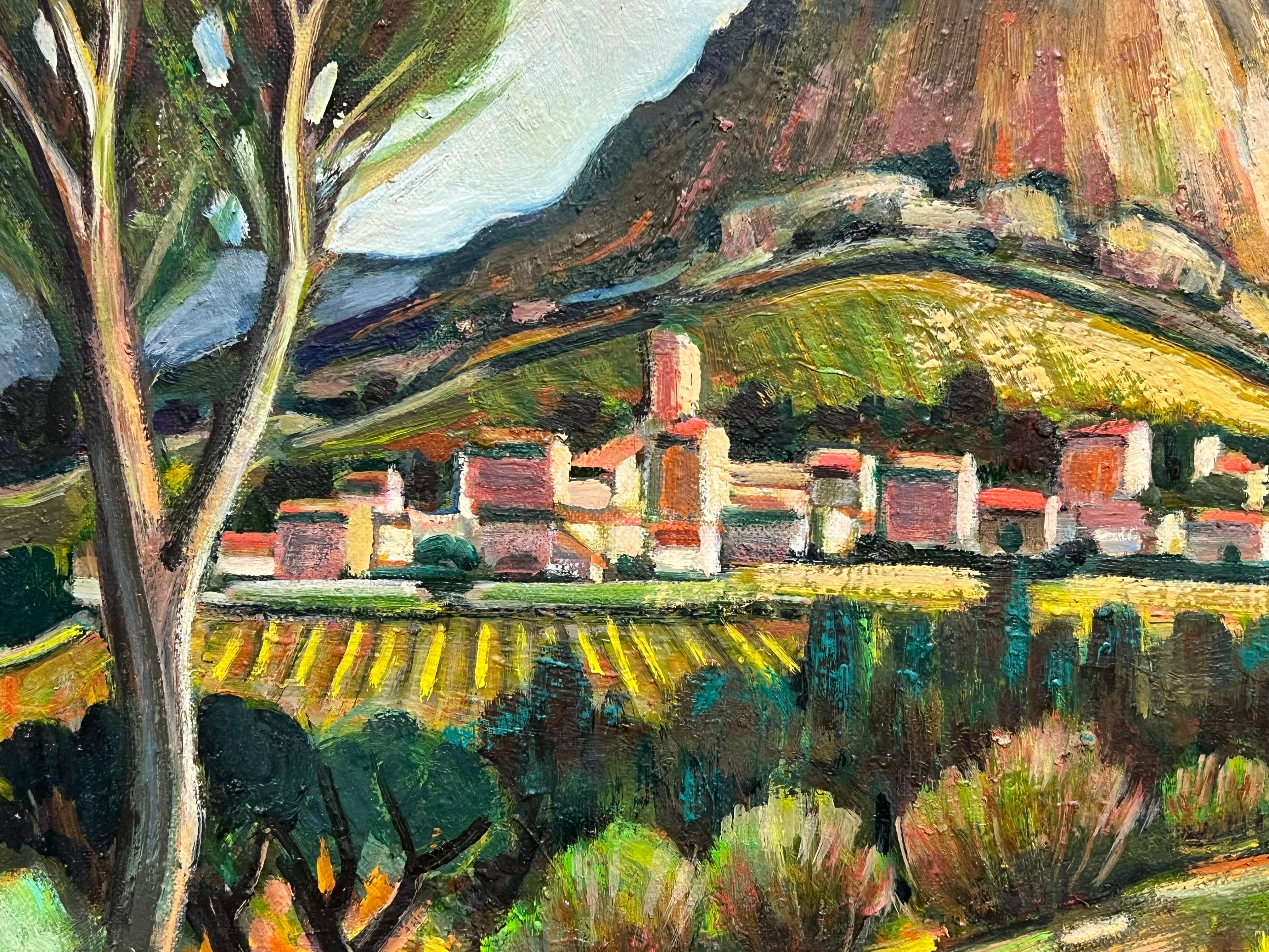 Villaggio francese ai piedi di una montagna, sotto un cielo vibrante Olio francese - Landscape Painting Nero di Max Toutain