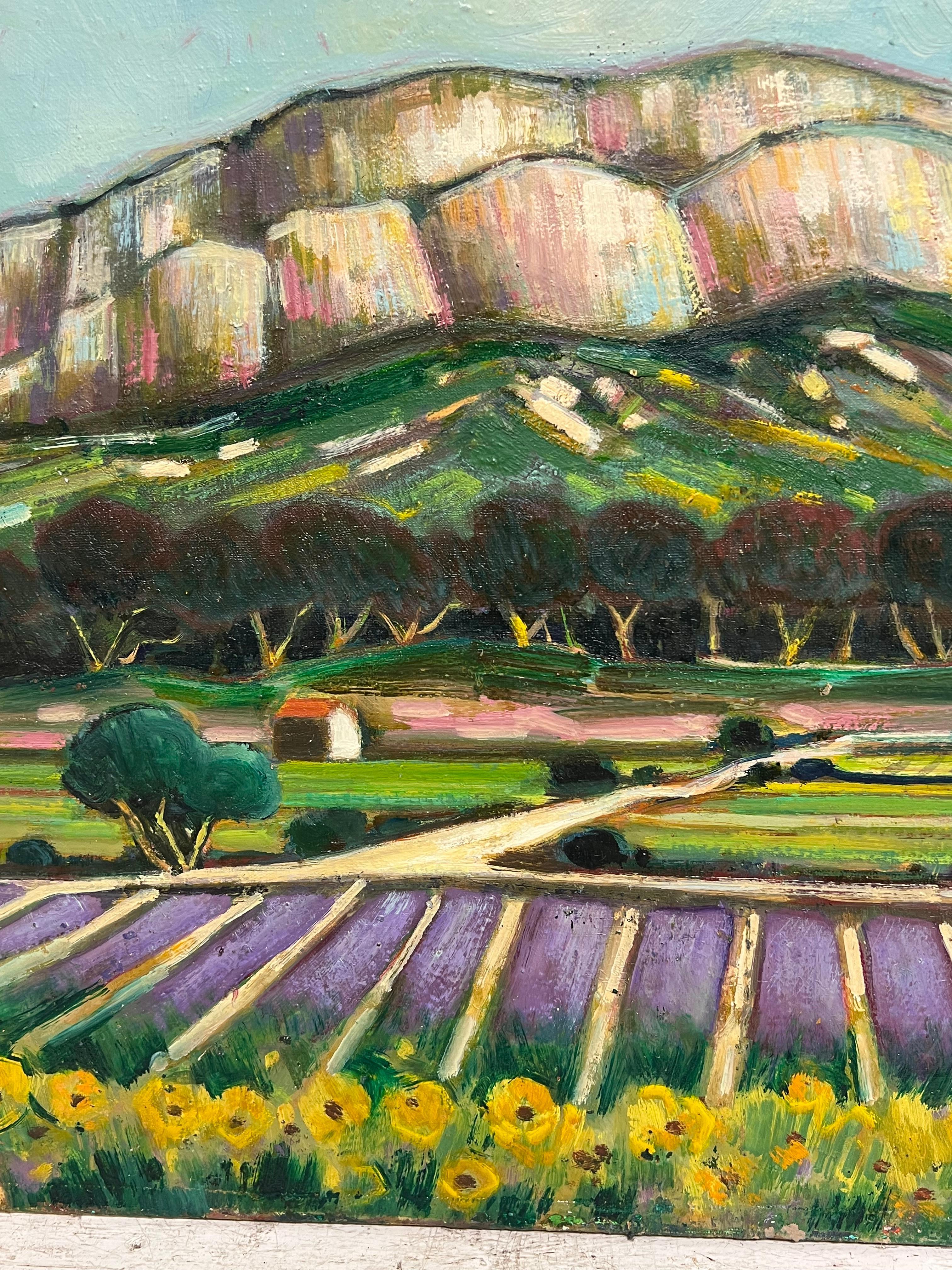 Lavendelfelder unterhalb der moosbewachsenen Felsen des Tals Französische postimpressionistische Malerei (Post-Impressionismus), Painting, von Max Toutain
