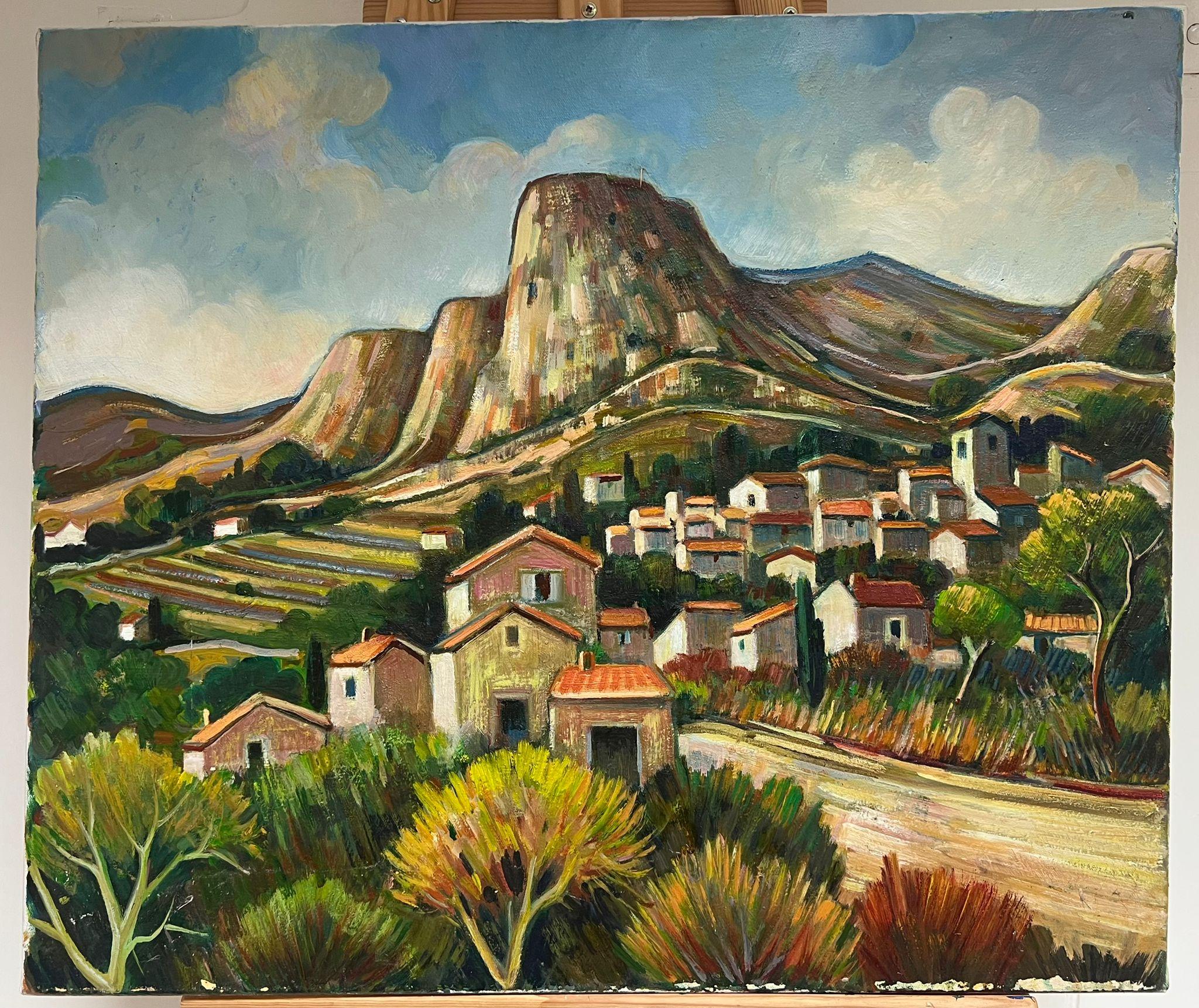 Montañas de la Provenza Antiguo pueblo entre viñedos Óleo del siglo XX - Painting de Max Toutain