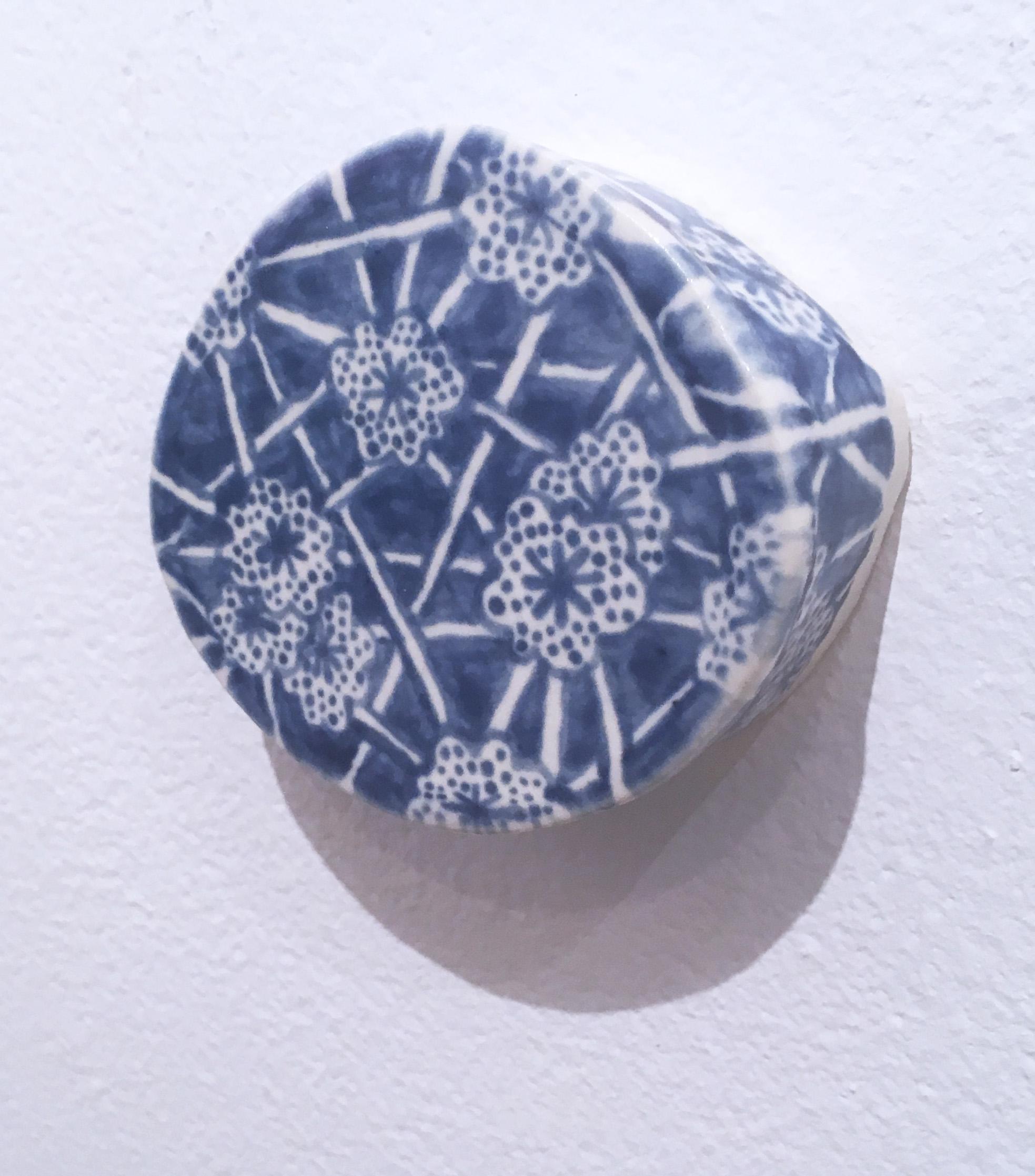 Blue & White - Sculpture by Max Vesuvius Budnick