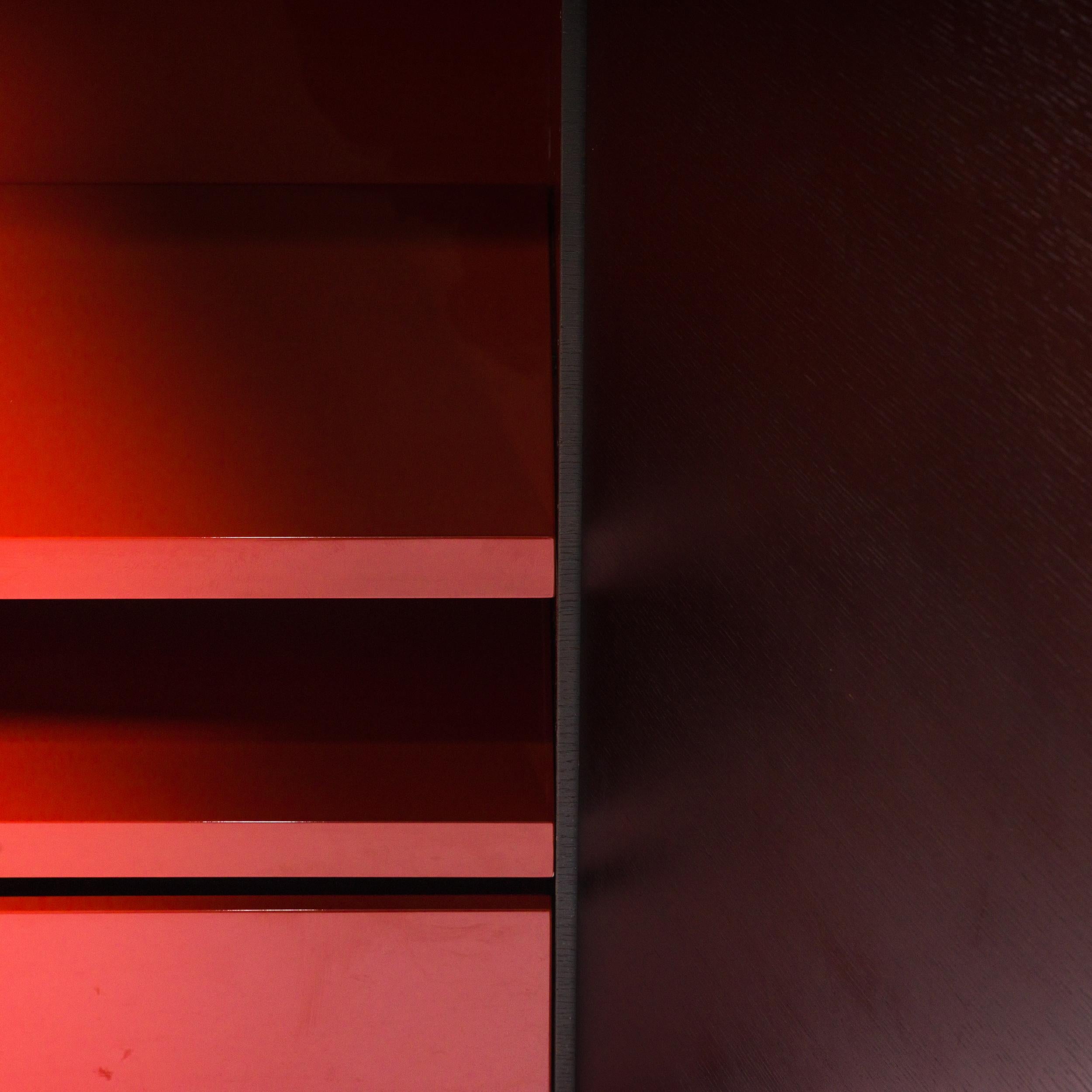 Armario Maxalto B&B Italia Mida Roble Oscuro y Rojo 3