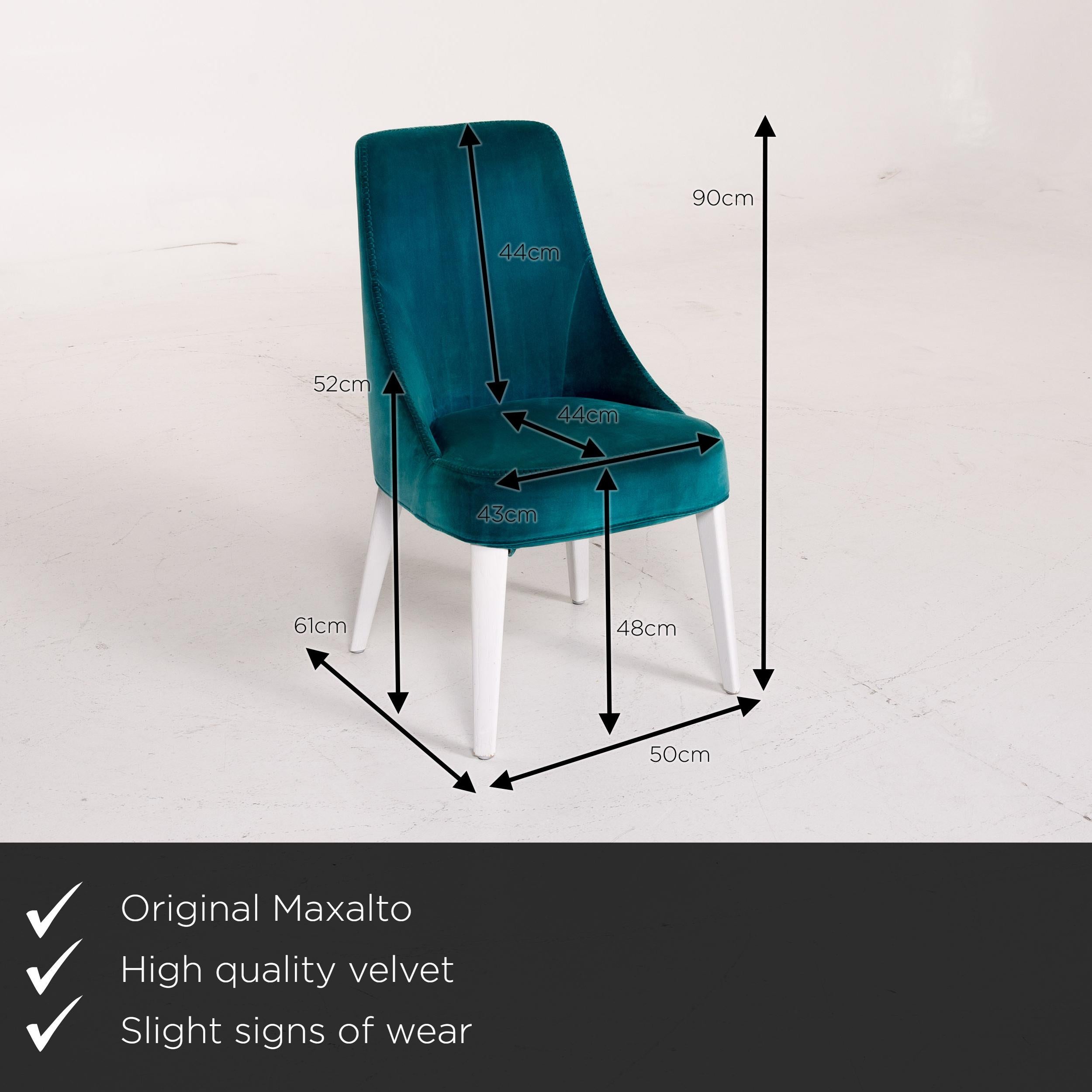 We present to you a Maxalto by B&B Italia velvet chair turquoise.


 Product measurements in centimeters:
 

Depth 61
Width 50
Height 90
Seat height 48
Rest height 52
Seat depth 44
Seat width 43
Back height 44.
 