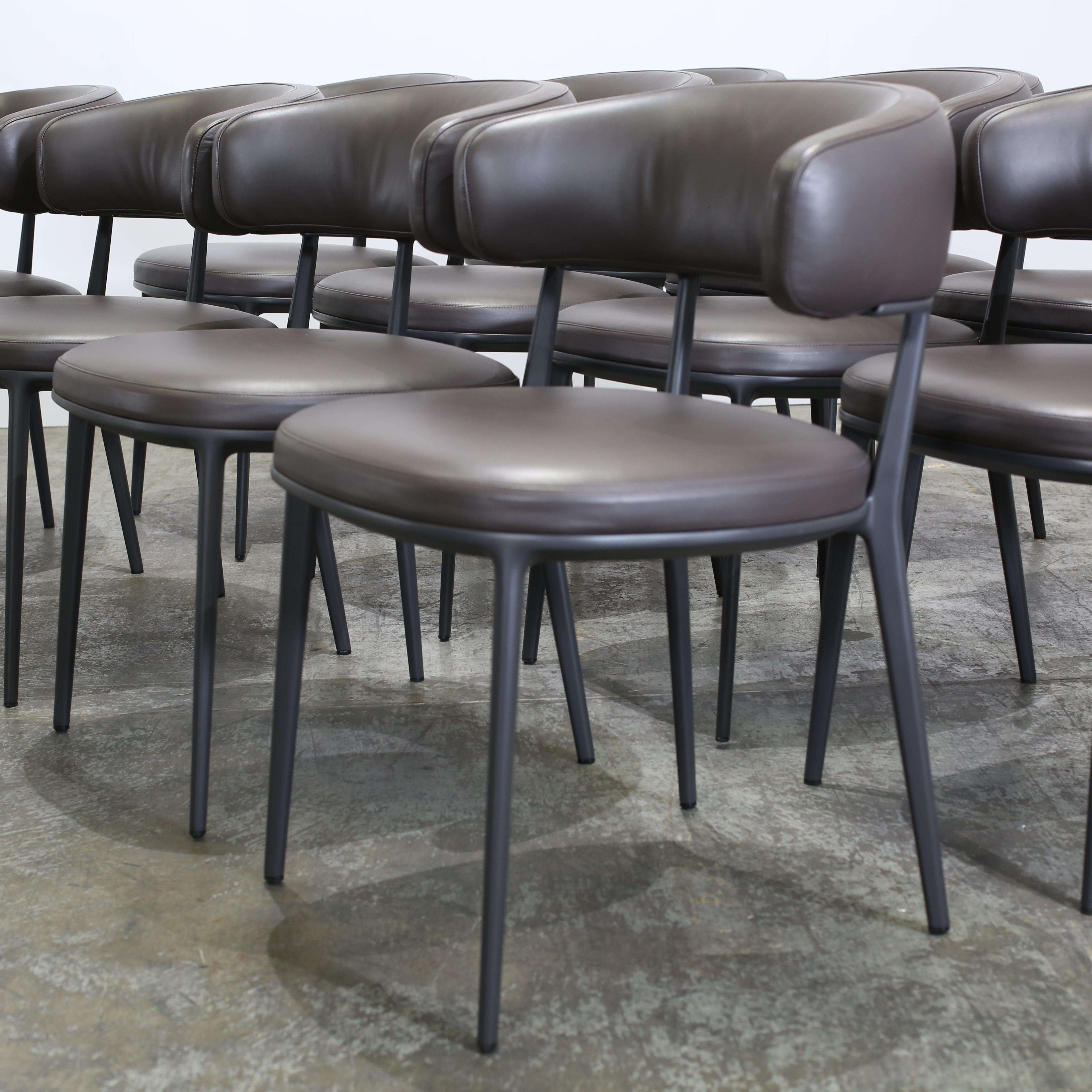 Juego de doce sillas de comedor Maxalto Caratos en venta 1